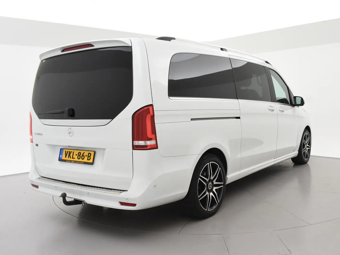 Mercedes-Benz V 300 300d 4-MATIC 239 PK AMG SPORT D.C. XL + BURMESTER Wit - 2