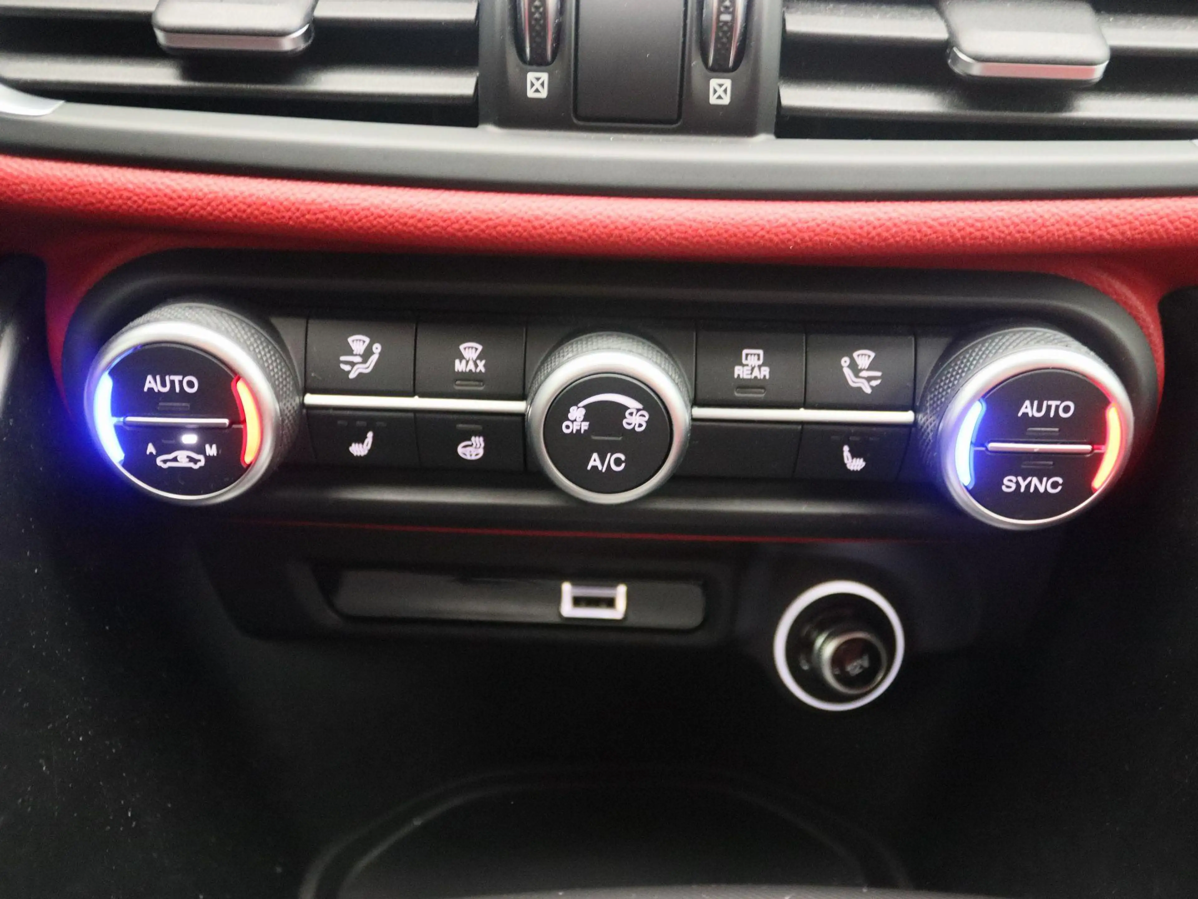 Alfa Romeo Giulia 2.0T Sprint | Navigatie | Leder | Camera | — photo 11