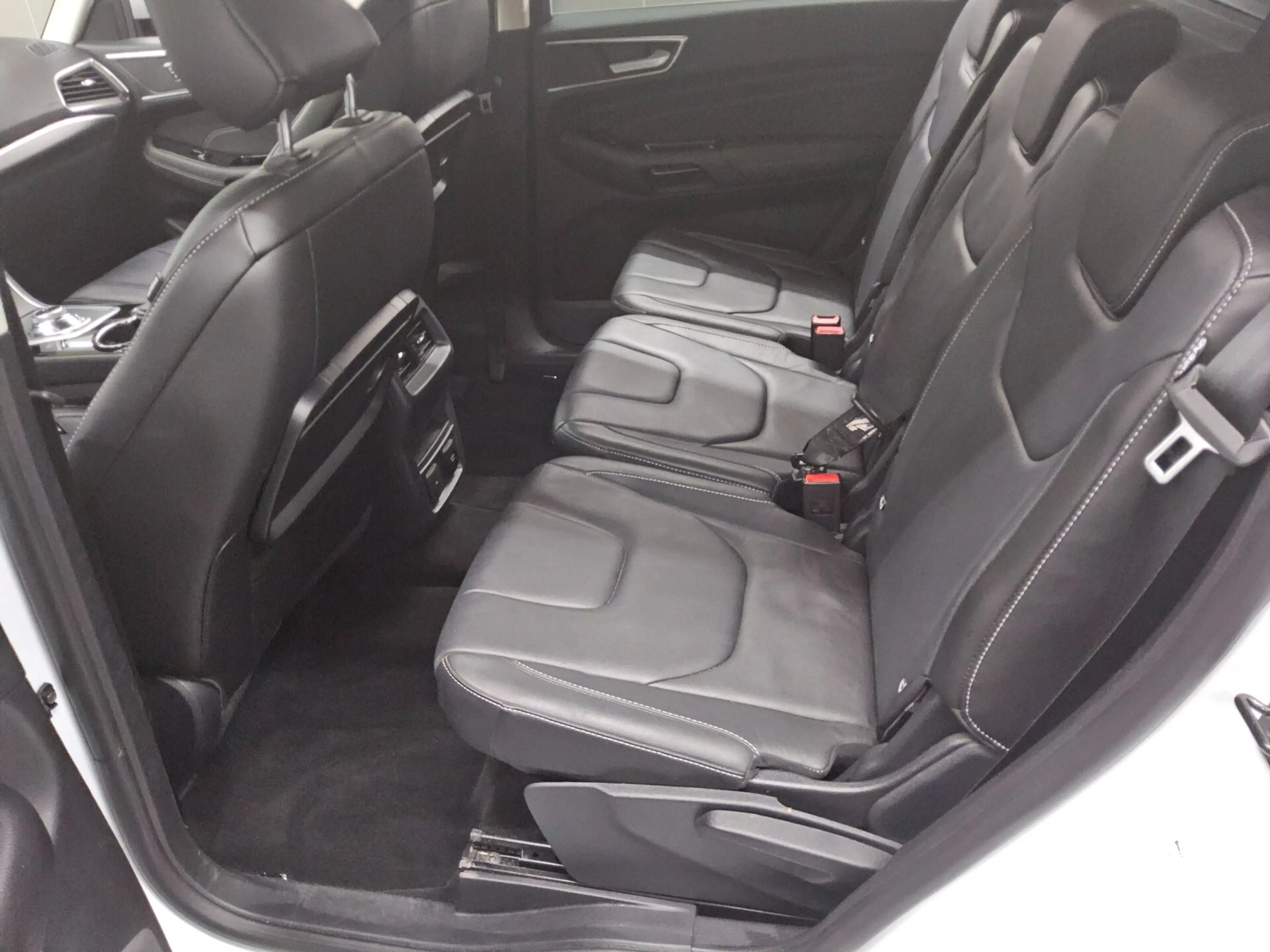Ford S-Max — photo 13
