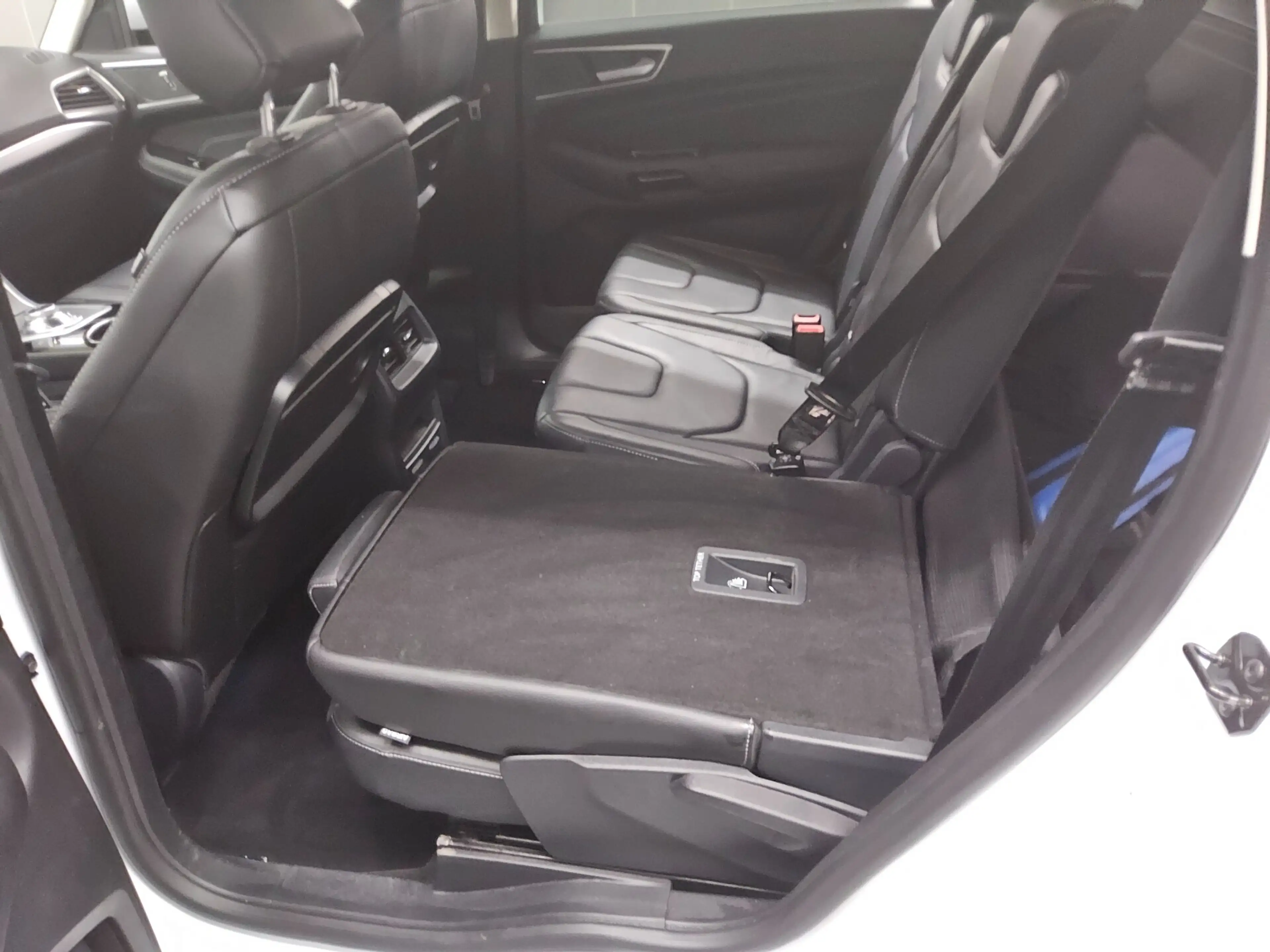 Ford S-Max — photo 12