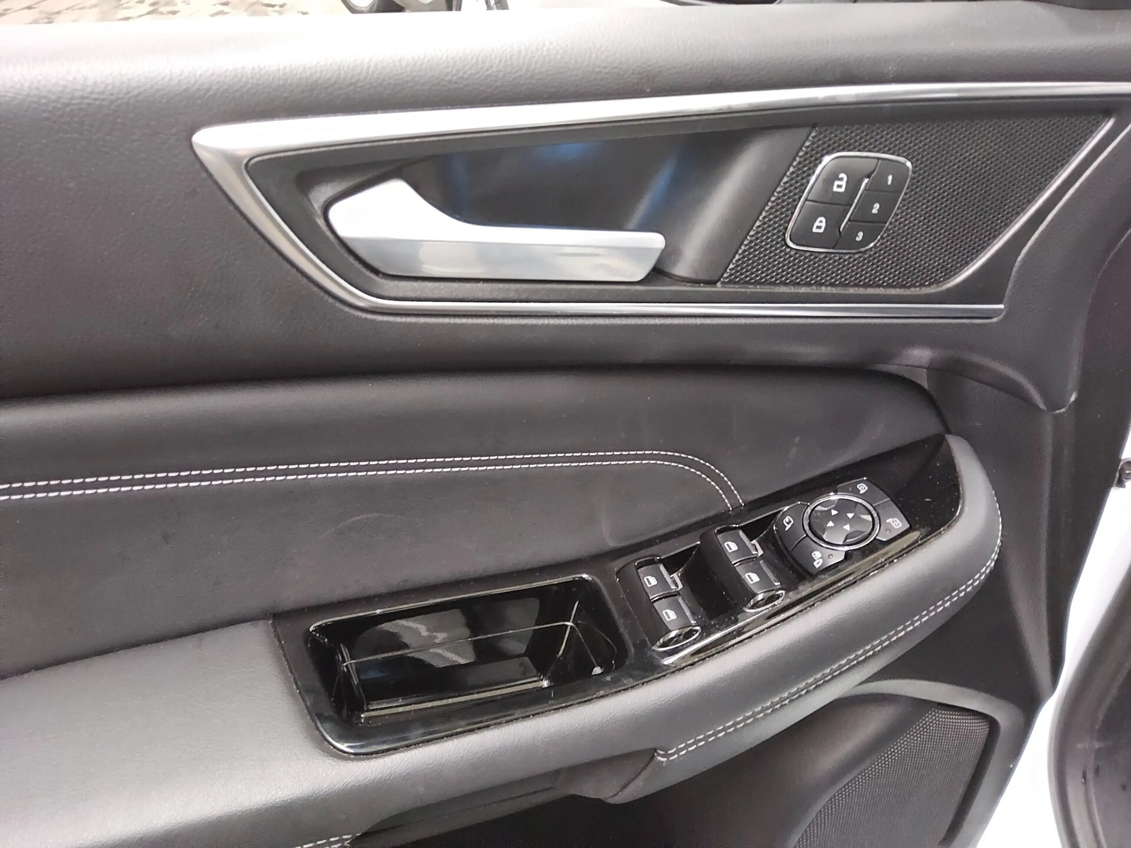 Ford S-Max — photo 9