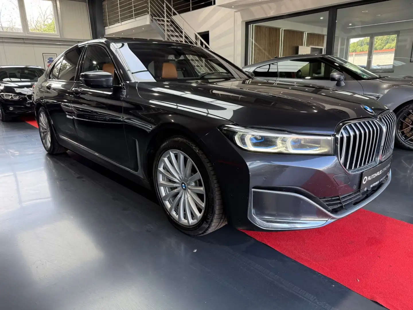 BMW 750 d xD HUD/3DKamera/Softclose/H&K/TV+/Sitzlüf. Grau - 2