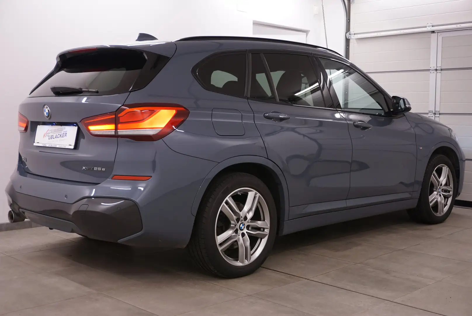 BMW X1 xDrive 25 e M Sport // Anhängervorrichtung // Gris - 2