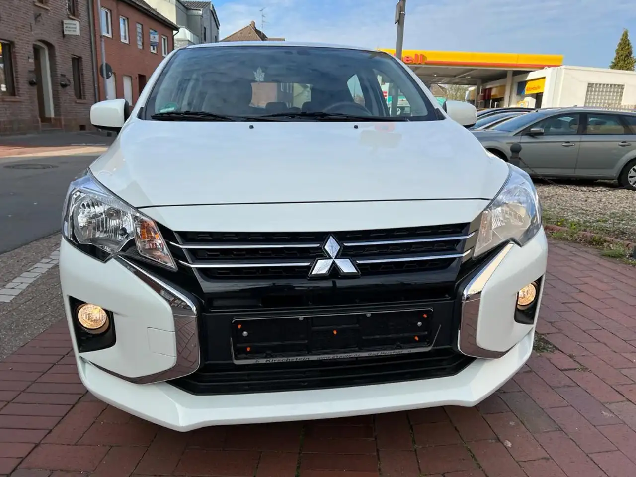 Mitsubishi Space Star Limousine in Weiß neu in Viersen für € 13.990