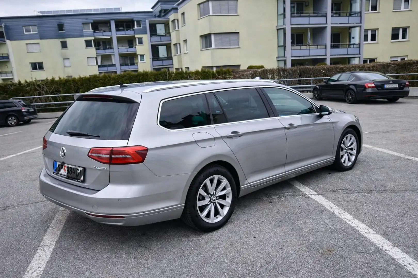 Volkswagen Passat - 2