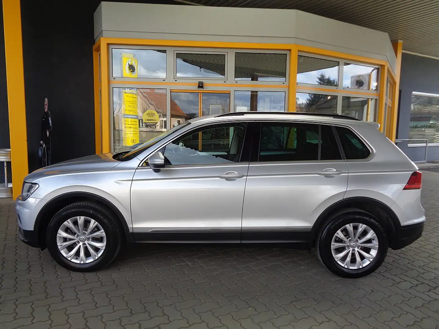 Volkswagen Tiguan 2,0 TDI SCR 4Motion Comfortline DSG Silber - 2