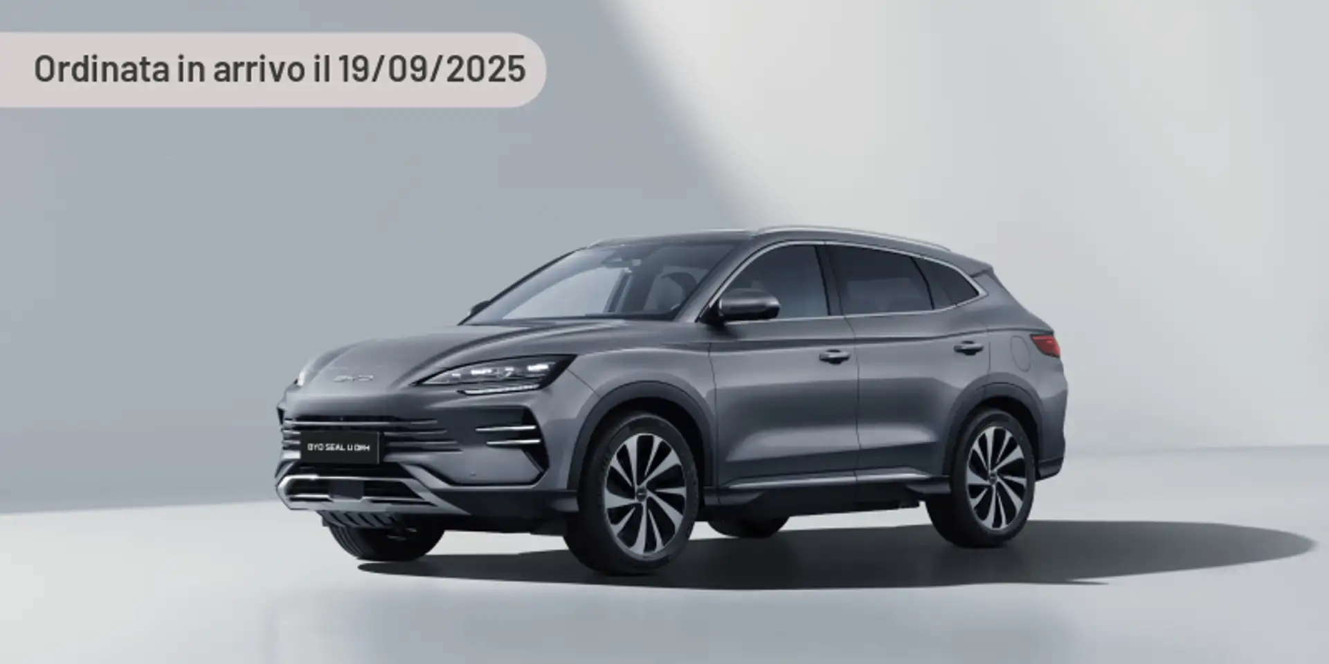 BYD 1.5 218 CV PHEV Boost Stříbrná - 1