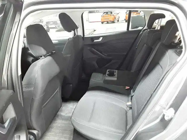 Ford Focus view 13