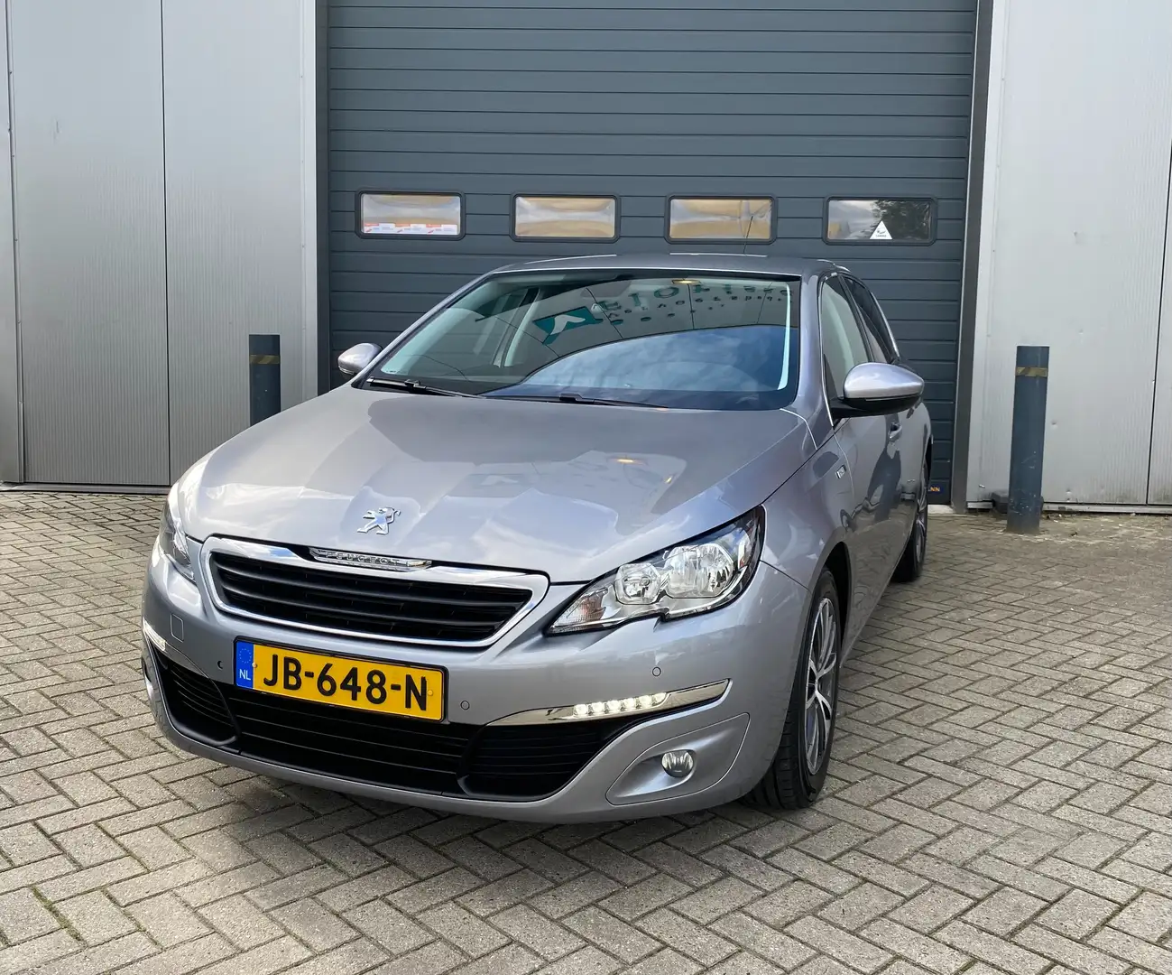 Peugeot 308 1.2 PureTech Style Grijs - 2