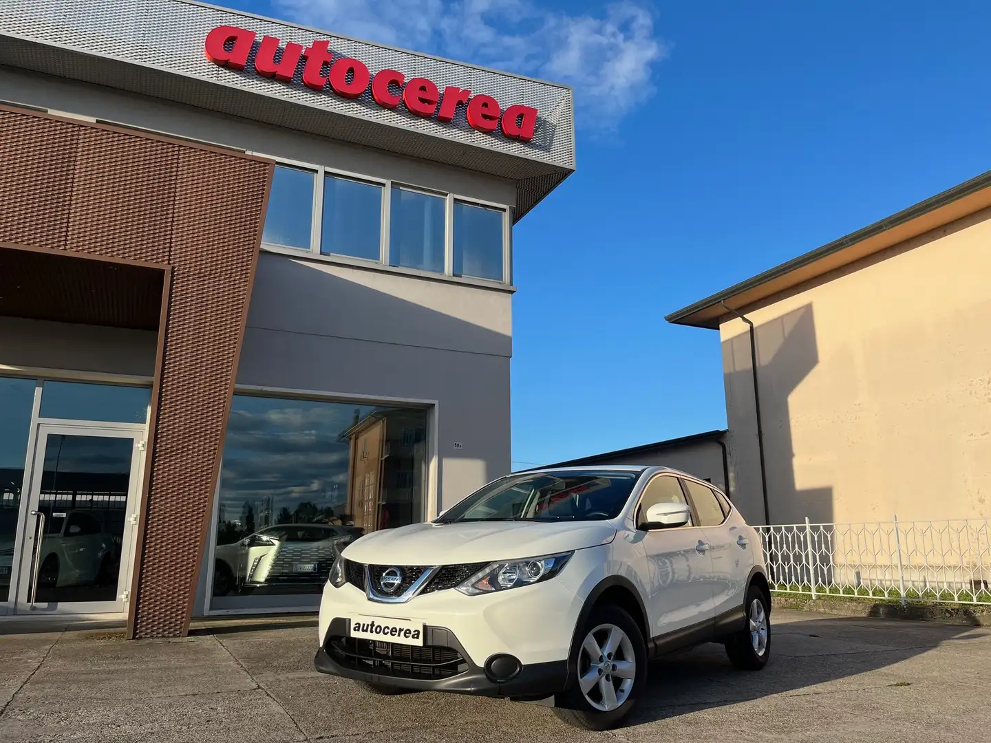 Nissan Qashqai 1.2 ACENTA 115 CV Weiß - 1