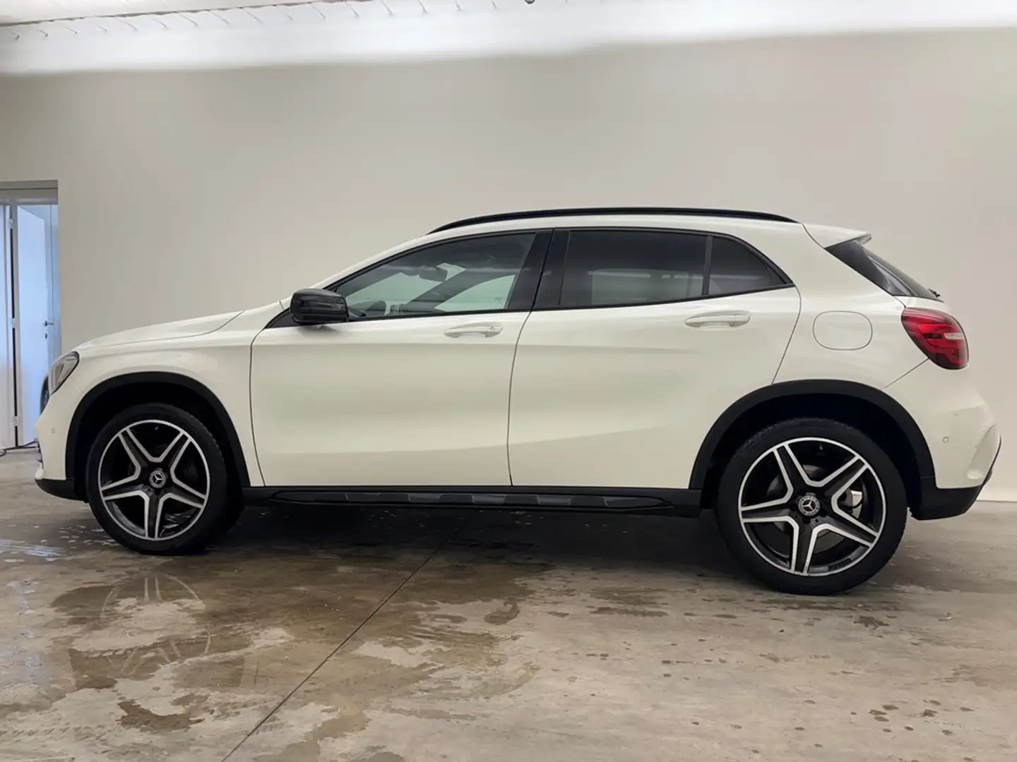 Mercedes-Benz GLA 180 180 Business Solution AMG. GPS Camera Panodak Verw White - 2