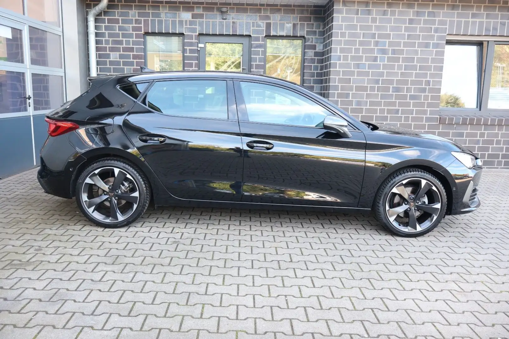 CUPRA Leon Schwarz - 2