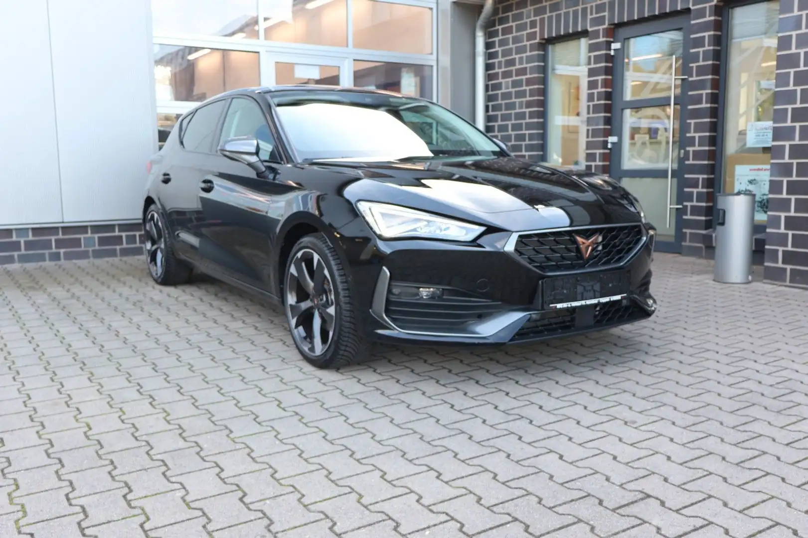 CUPRA Leon Schwarz - 1