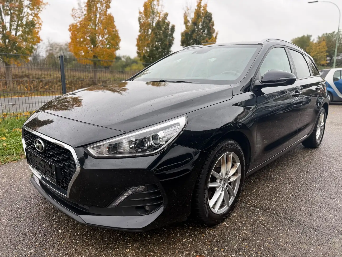 Hyundai i30 1.6 CRDi YES! KAMERA * 1. HAND * Negro - 1