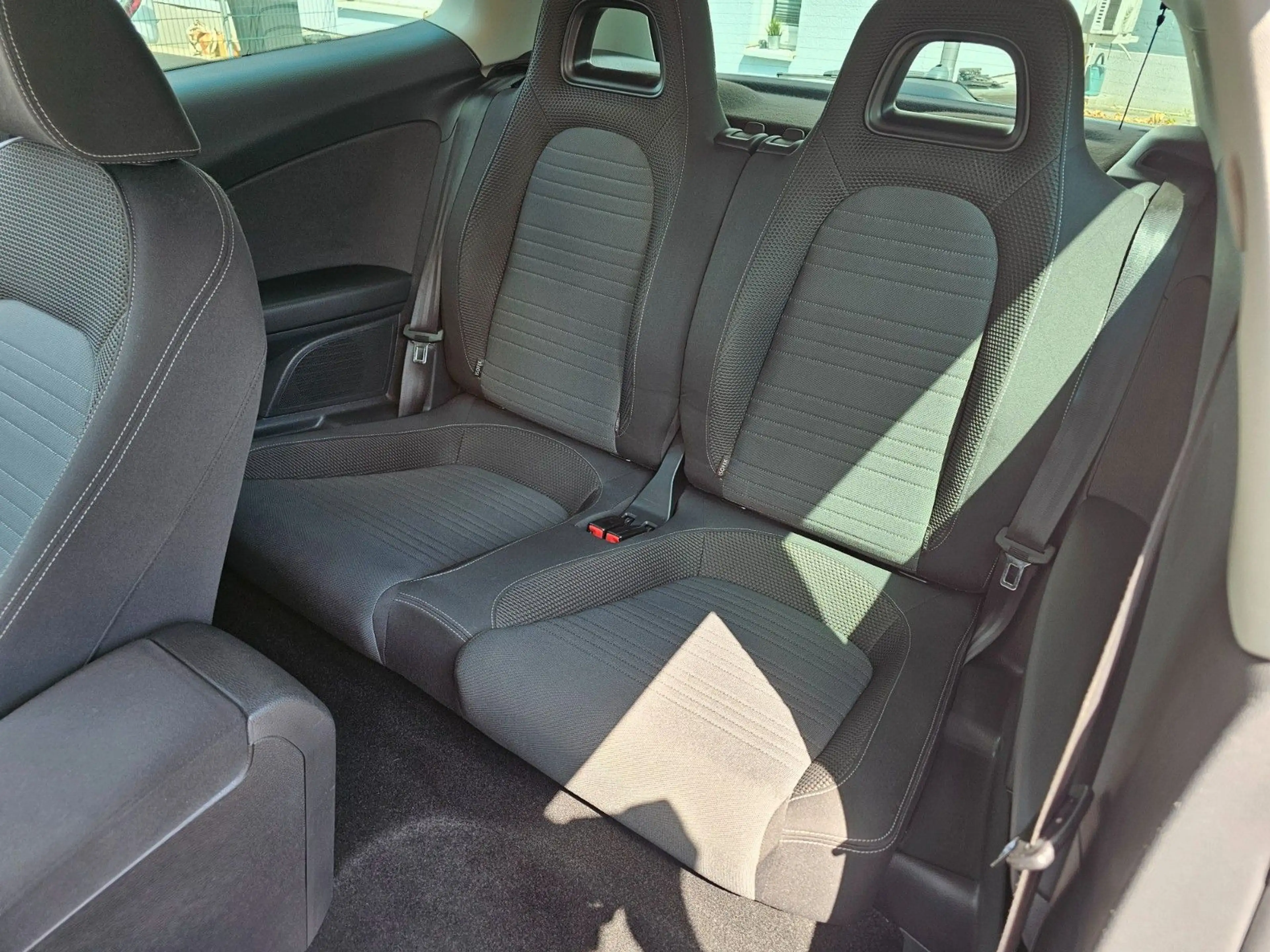 Volkswagen Scirocco 1.4 TSI 118 kW Xenon Dynaudio 1.Hand — photo 6