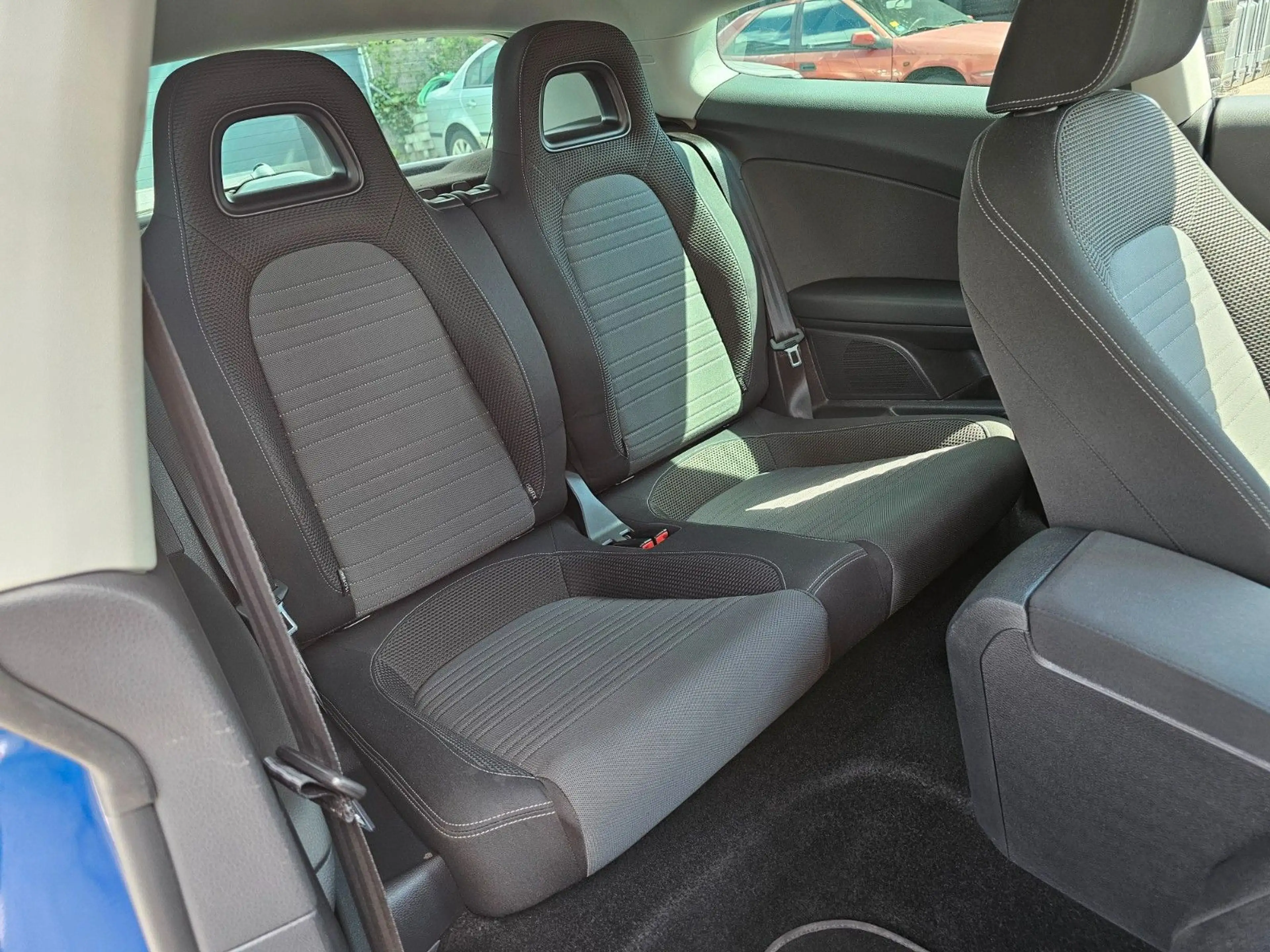 Volkswagen Scirocco 1.4 TSI 118 kW Xenon Dynaudio 1.Hand — photo 8