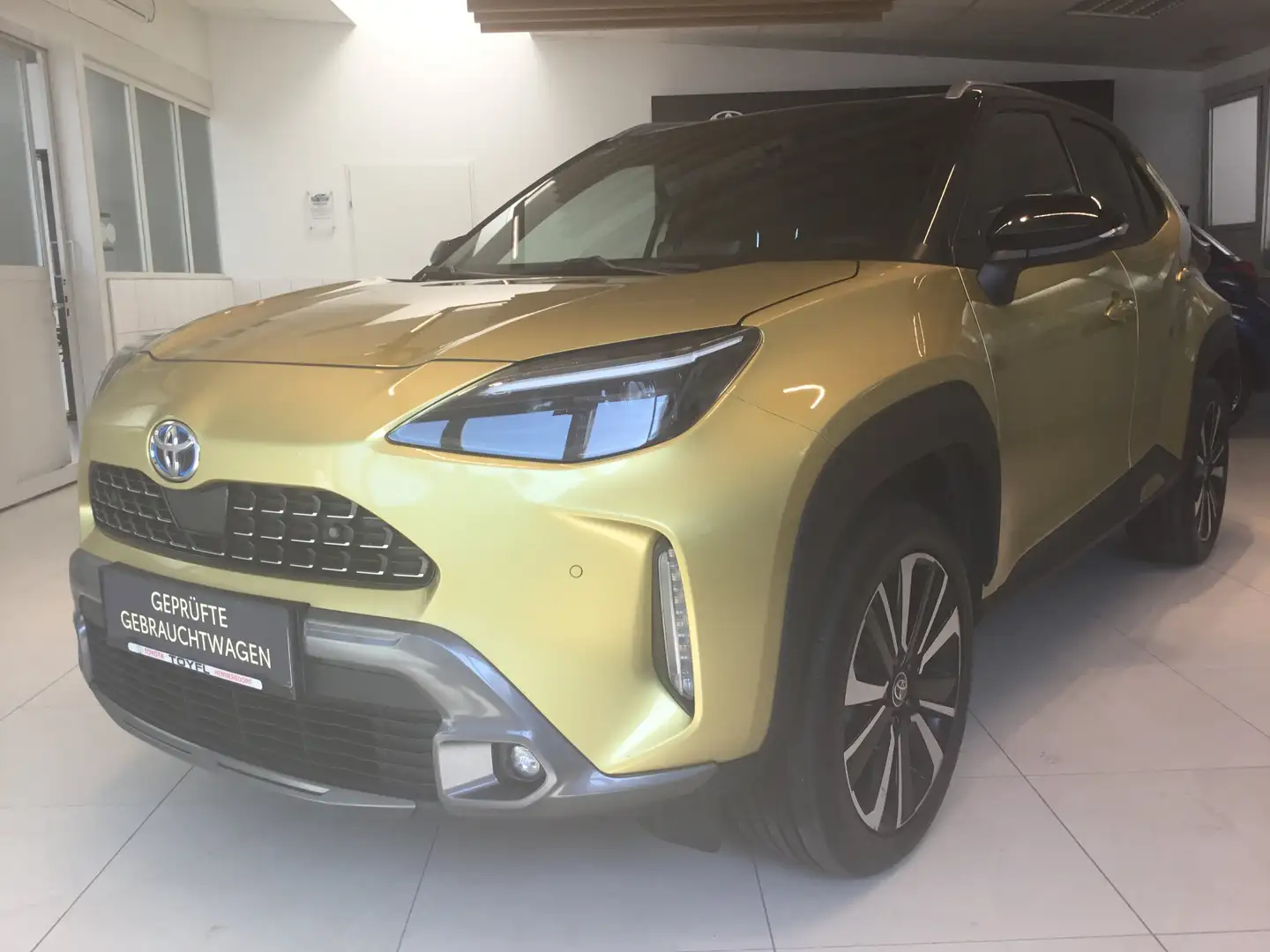 Toyota Yaris Cross Premiere Edition AWD Gold - 1
