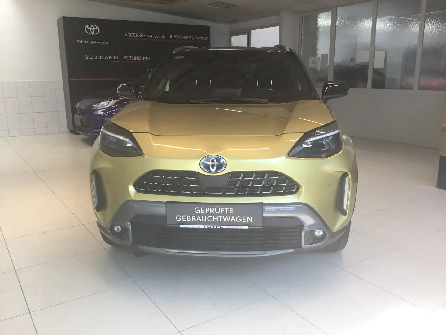 Toyota Yaris Cross Premiere Edition AWD Gold - 2