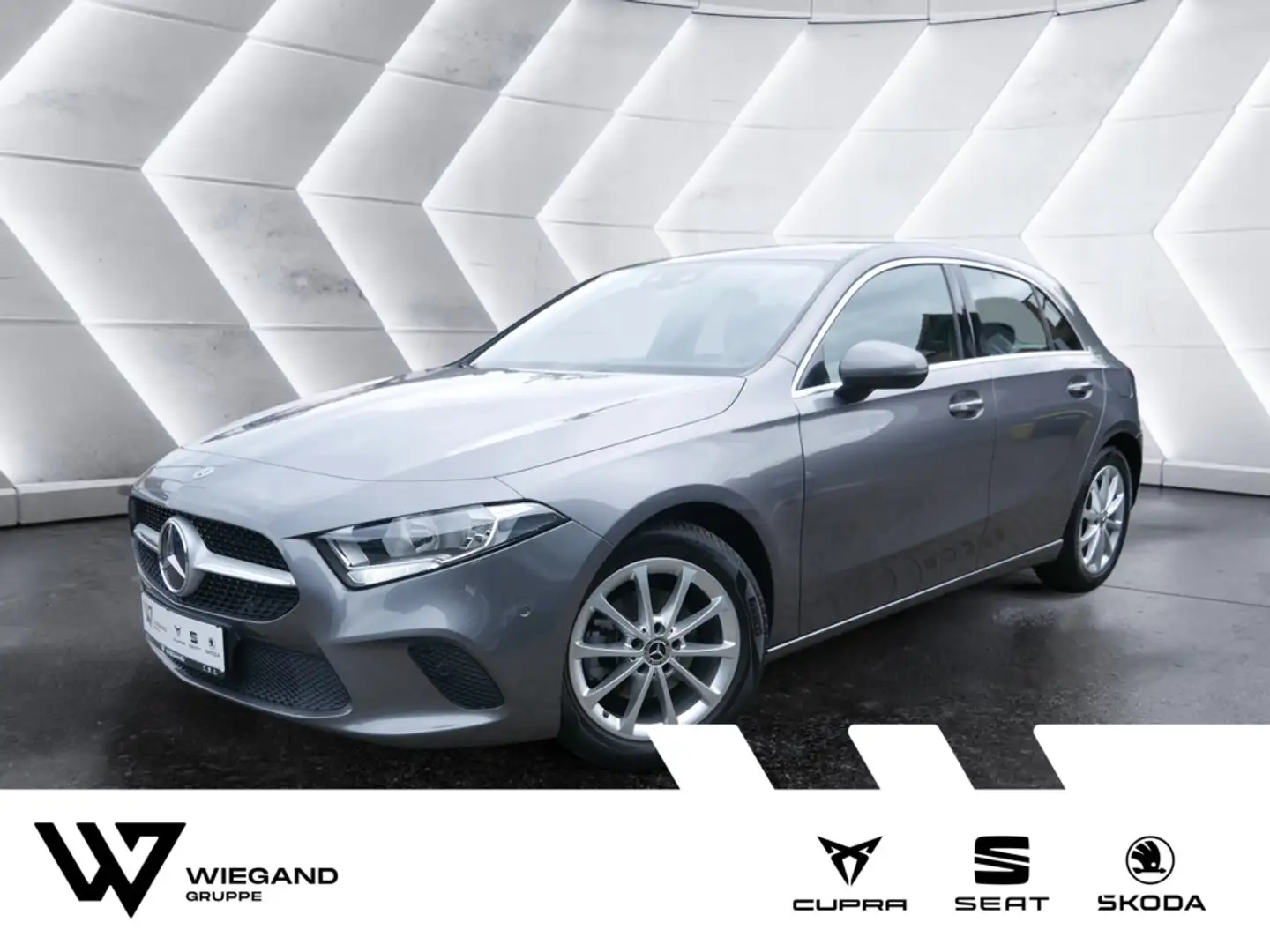 Mercedes-Benz A 180 Progressive KLIMA SHZ PTS NAVI MBUX Grau - 1