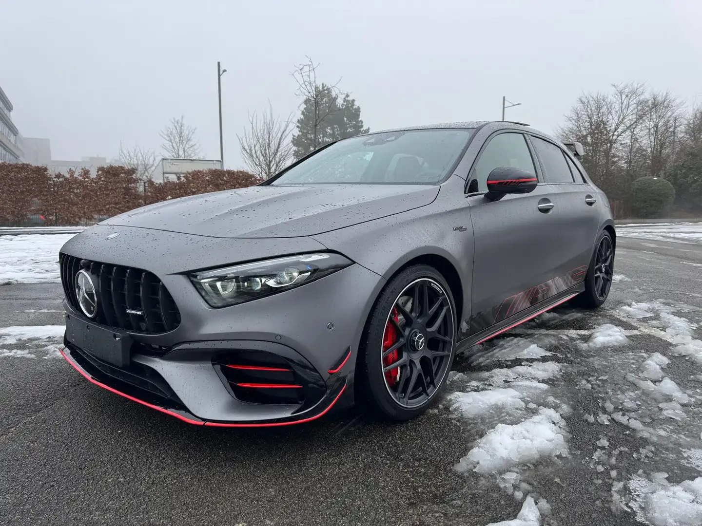 Mercedes-Benz A 45 AMG S 4-Matic+ Edition Street-Pano-Full Šedá - 1