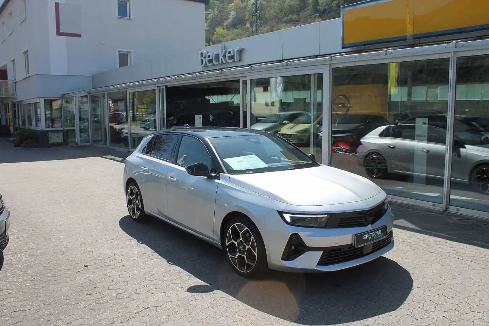 Opel Astra 1.2 Turbo GS Silber - 1