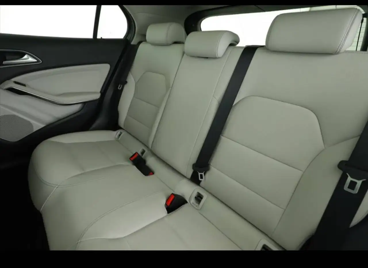 Mercedes-Benz GLA 200
