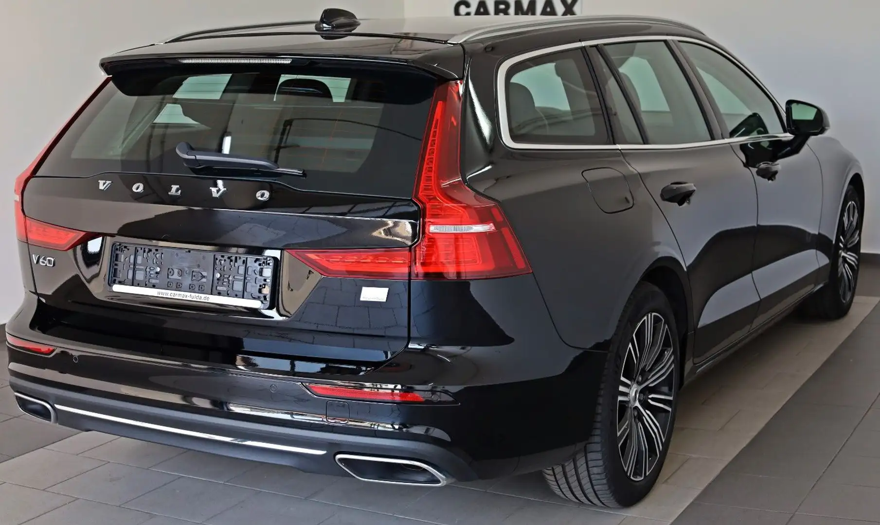 Volvo V60 Kombi T6 Recharge Inscription Navi,LED,Apple crna - 2
