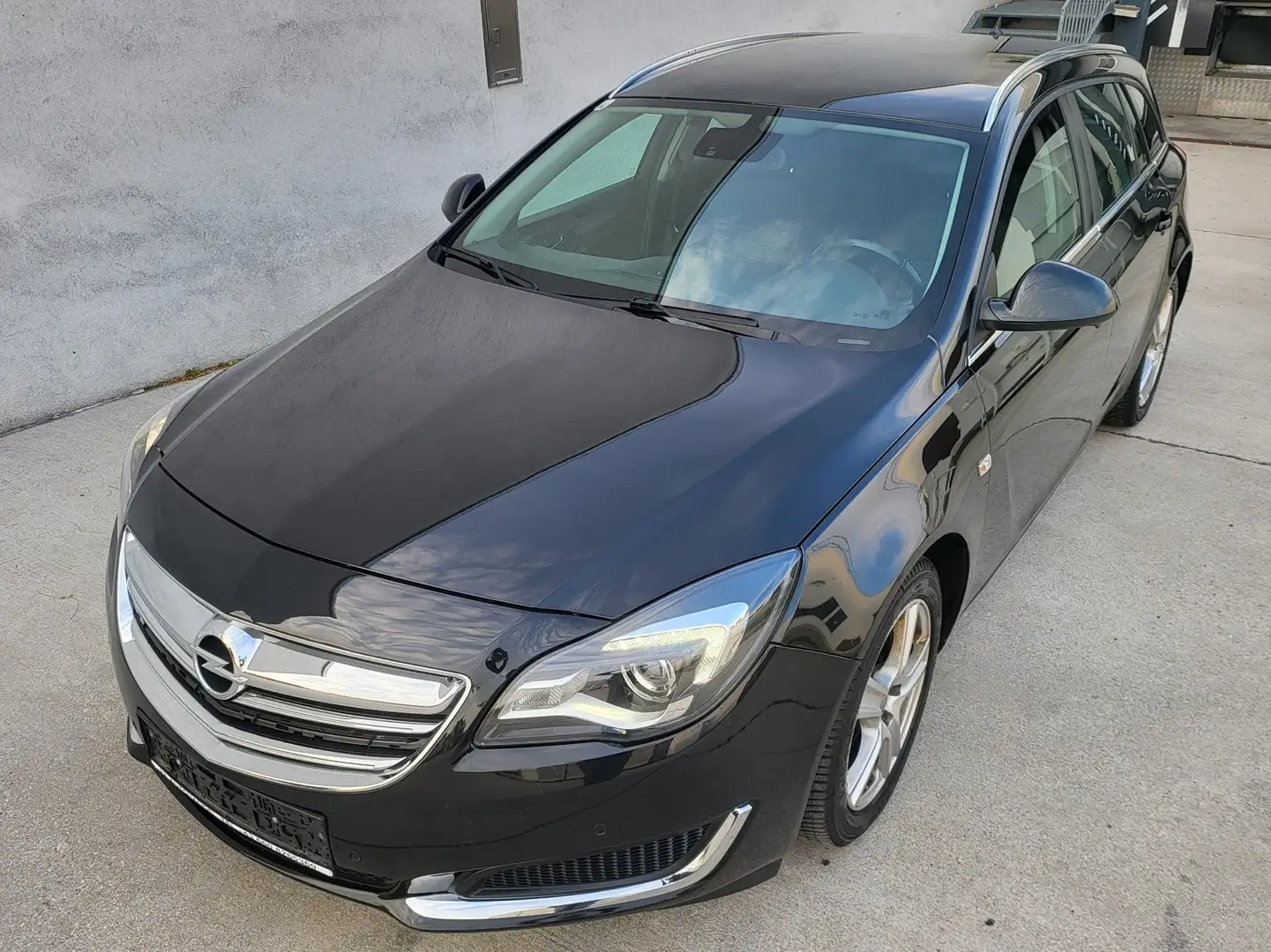Opel Insignia ST 2,0 CDTI SPORTS TOURER Schwarz - 1
