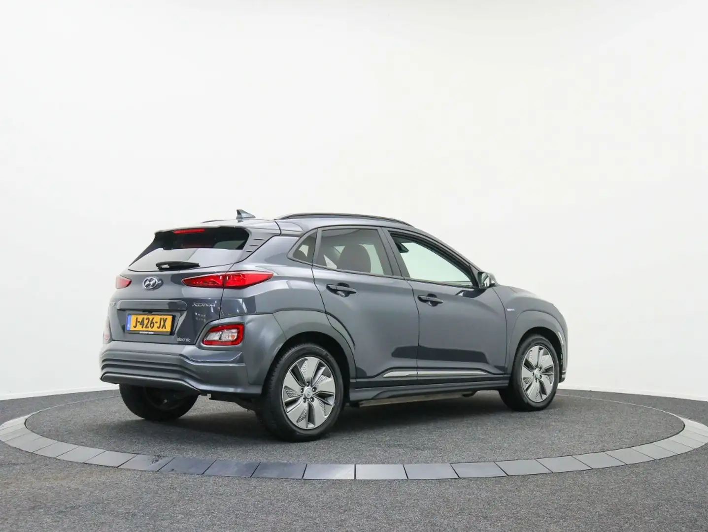 Hyundai KONA EV Premium 64 kWh | SOH 100% | 3-Fase | Warmtepomp Grijs - 2
