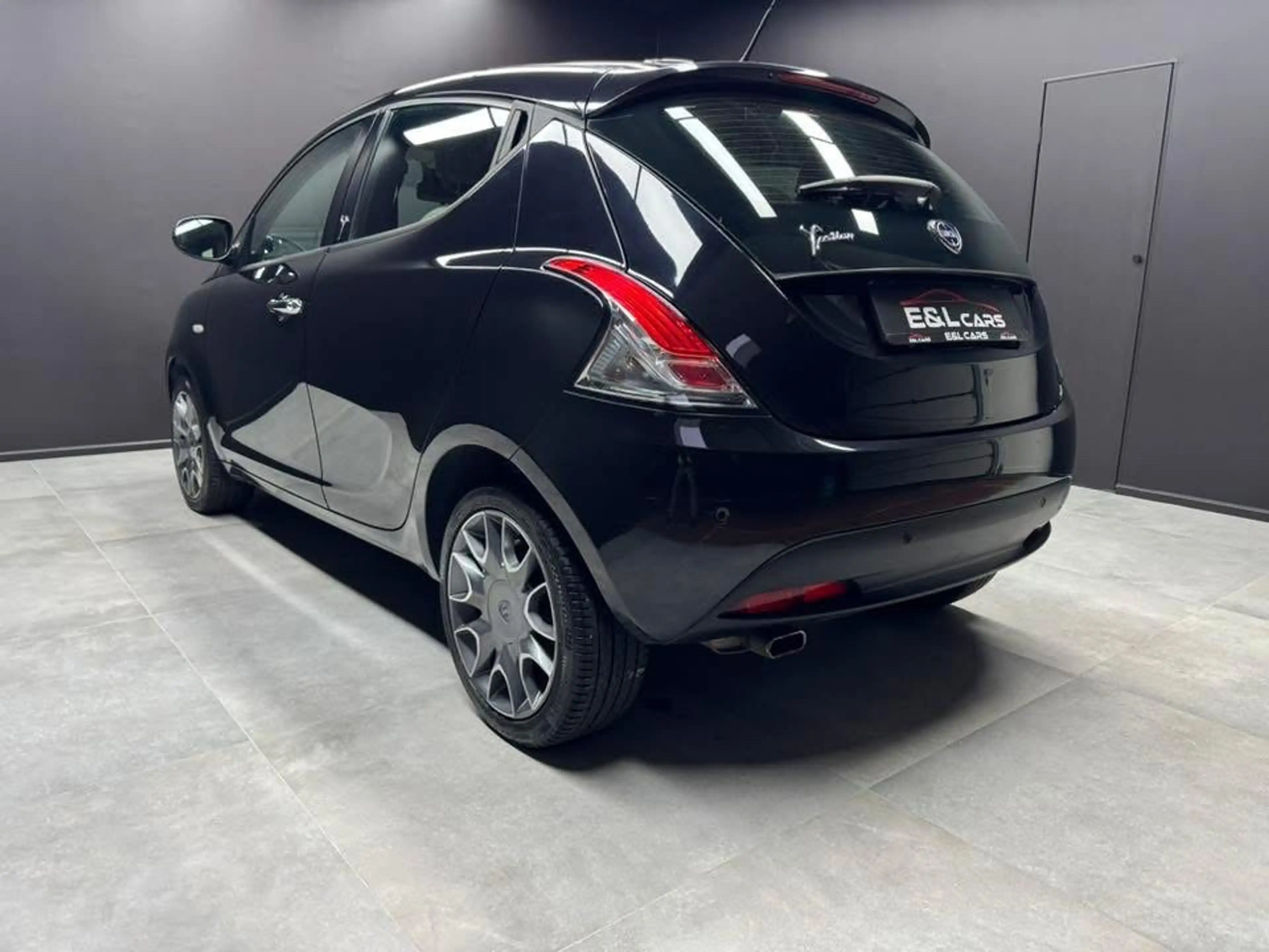 Lancia Ypsilon Ypsilon 1.2i **12 mois de garantie** — photo 6