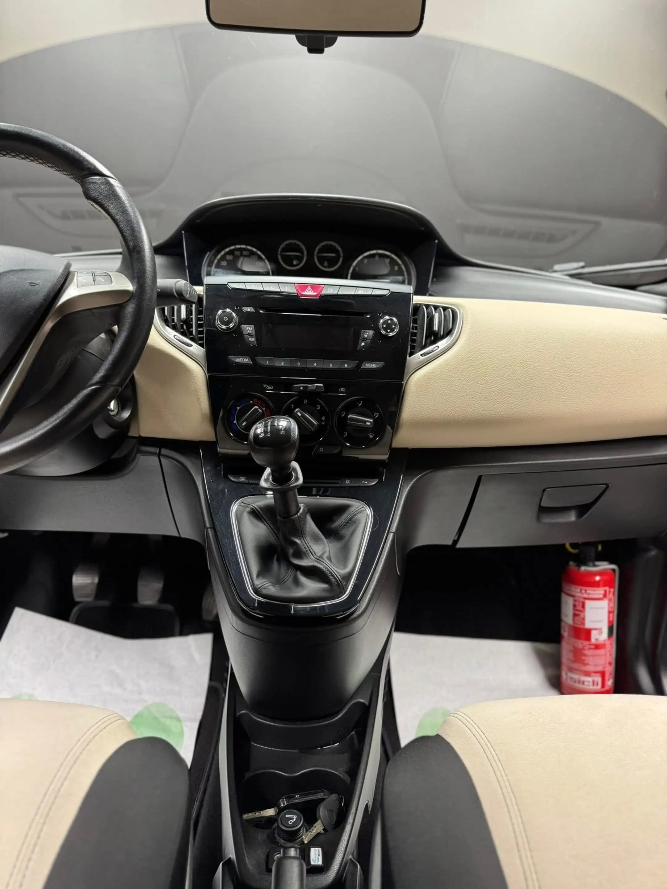 Lancia Ypsilon Ypsilon 1.2i **12 mois de garantie** — photo 13