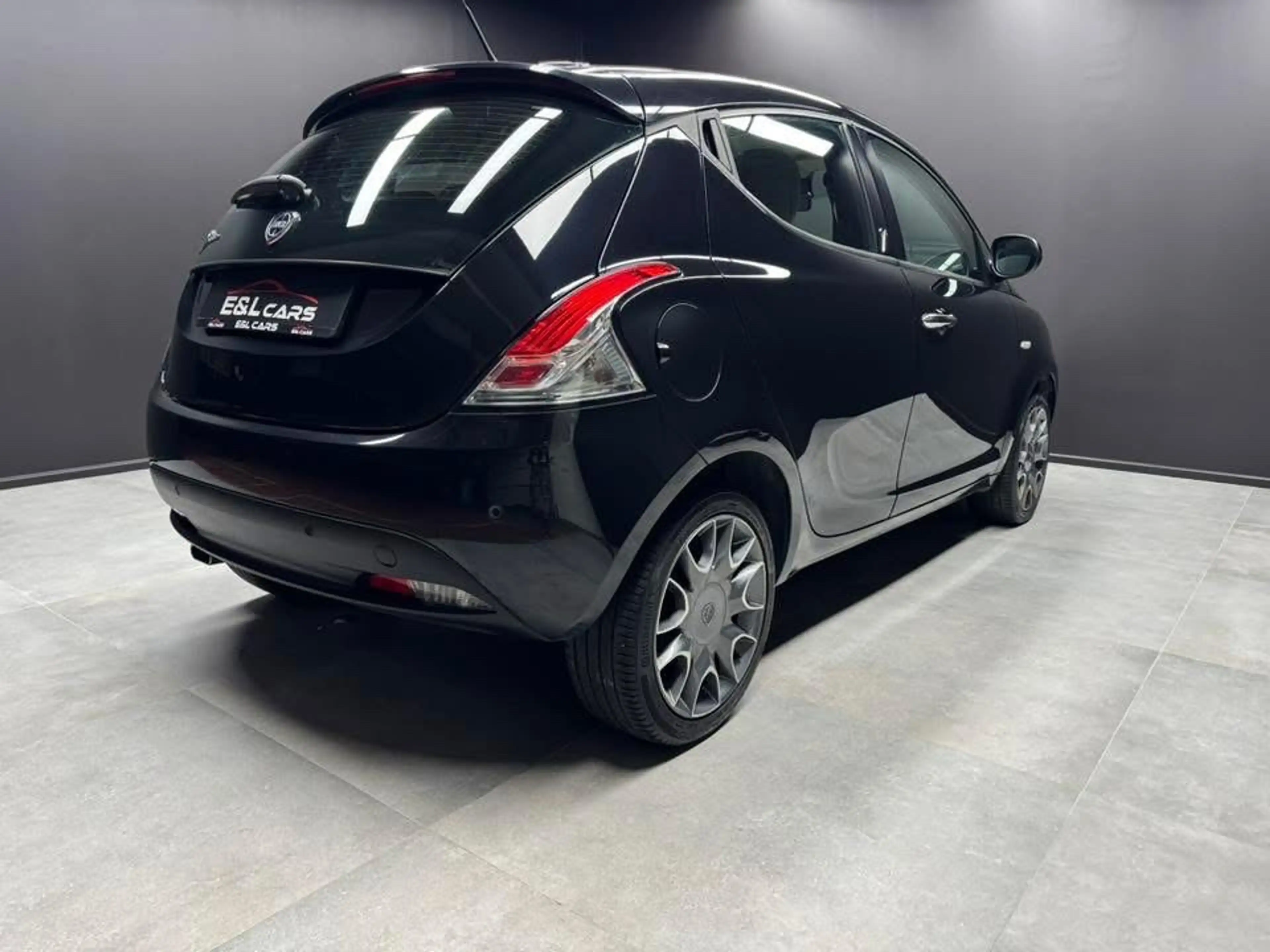 Lancia Ypsilon Ypsilon 1.2i **12 mois de garantie** — photo 4