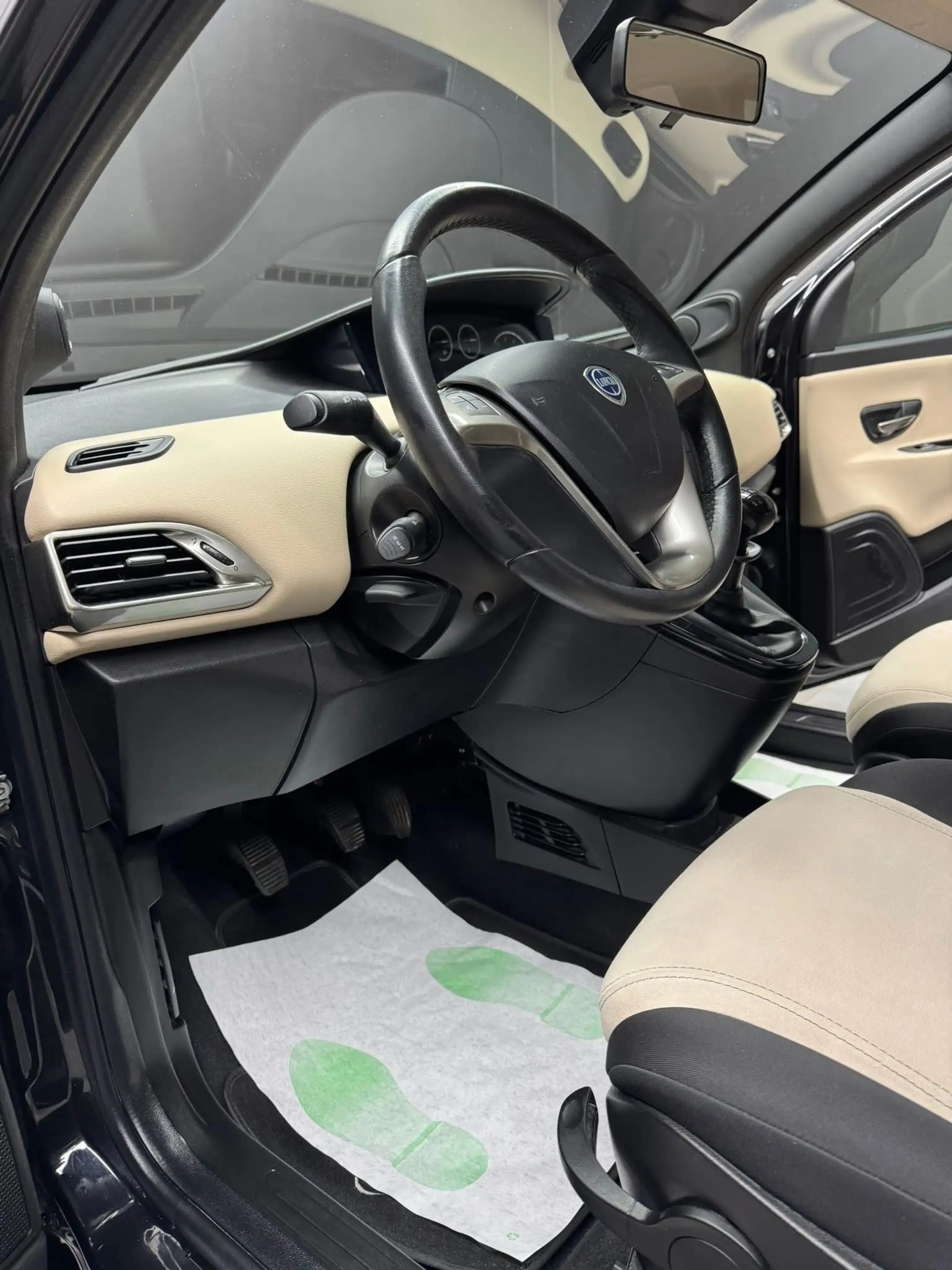 Lancia Ypsilon Ypsilon 1.2i **12 mois de garantie** — photo 8