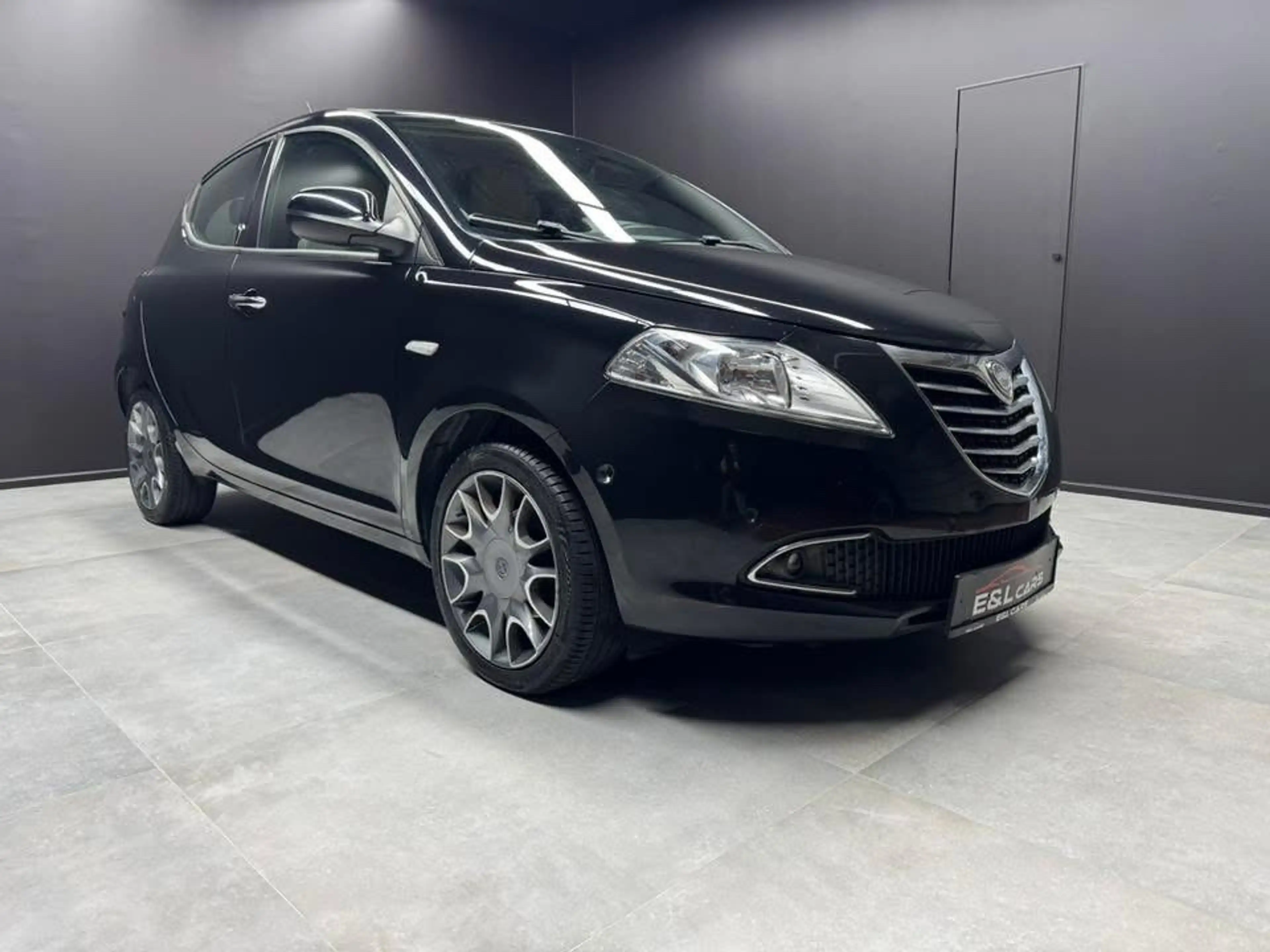Lancia Ypsilon Ypsilon 1.2i **12 mois de garantie** — photo 3