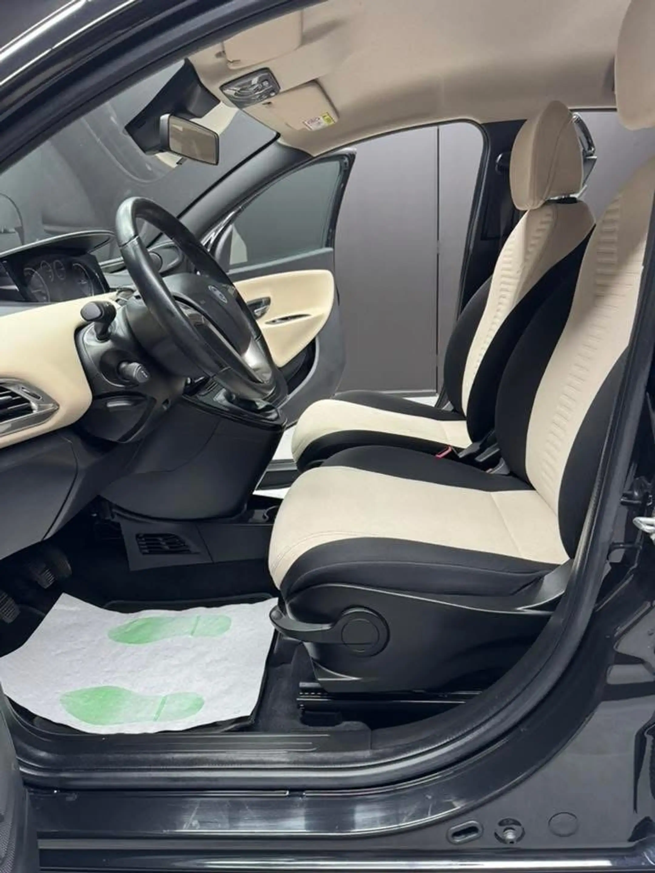 Lancia Ypsilon Ypsilon 1.2i **12 mois de garantie** — photo 7
