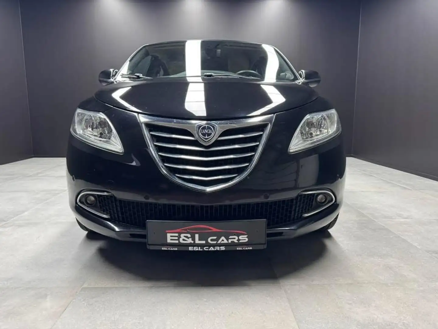 Lancia Ypsilon Ypsilon 1.2i **12 mois de garantie** Noir - 2