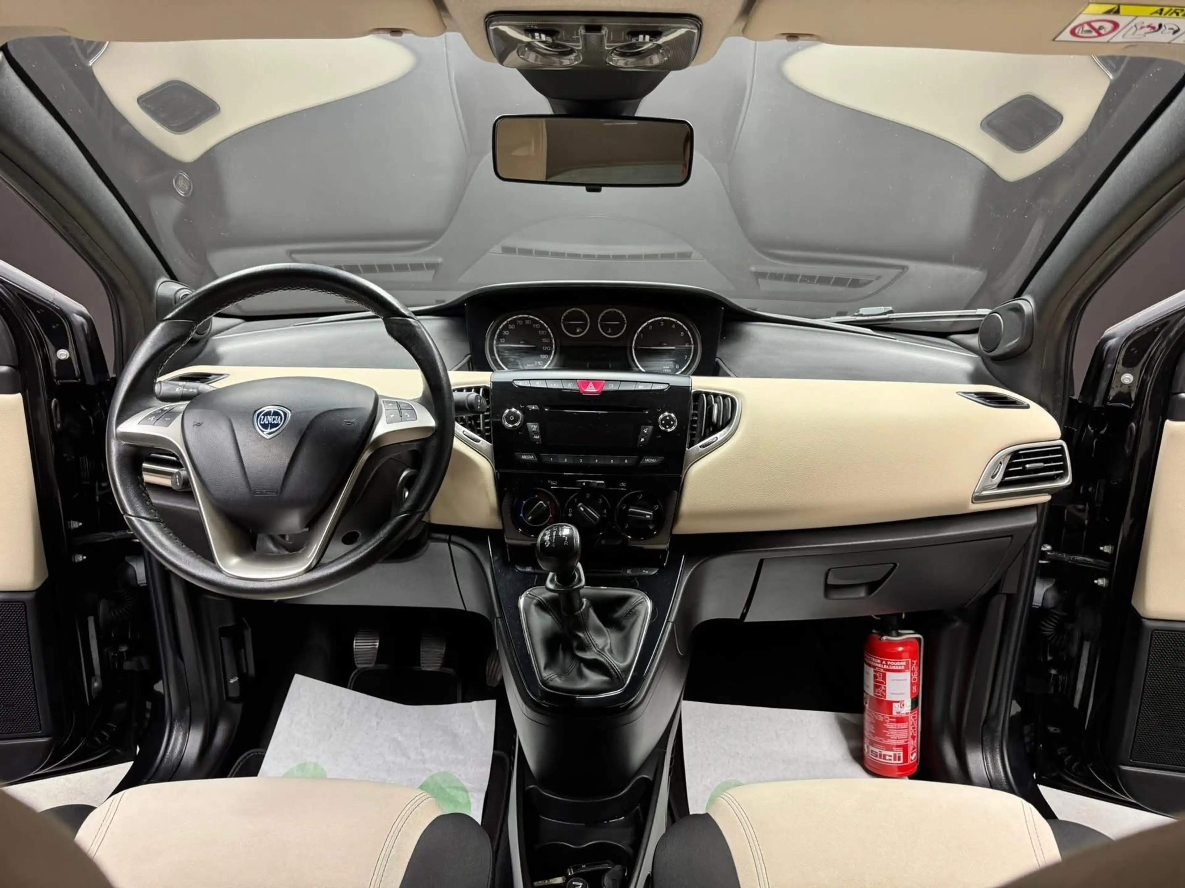 Lancia Ypsilon Ypsilon 1.2i **12 mois de garantie** — photo 12