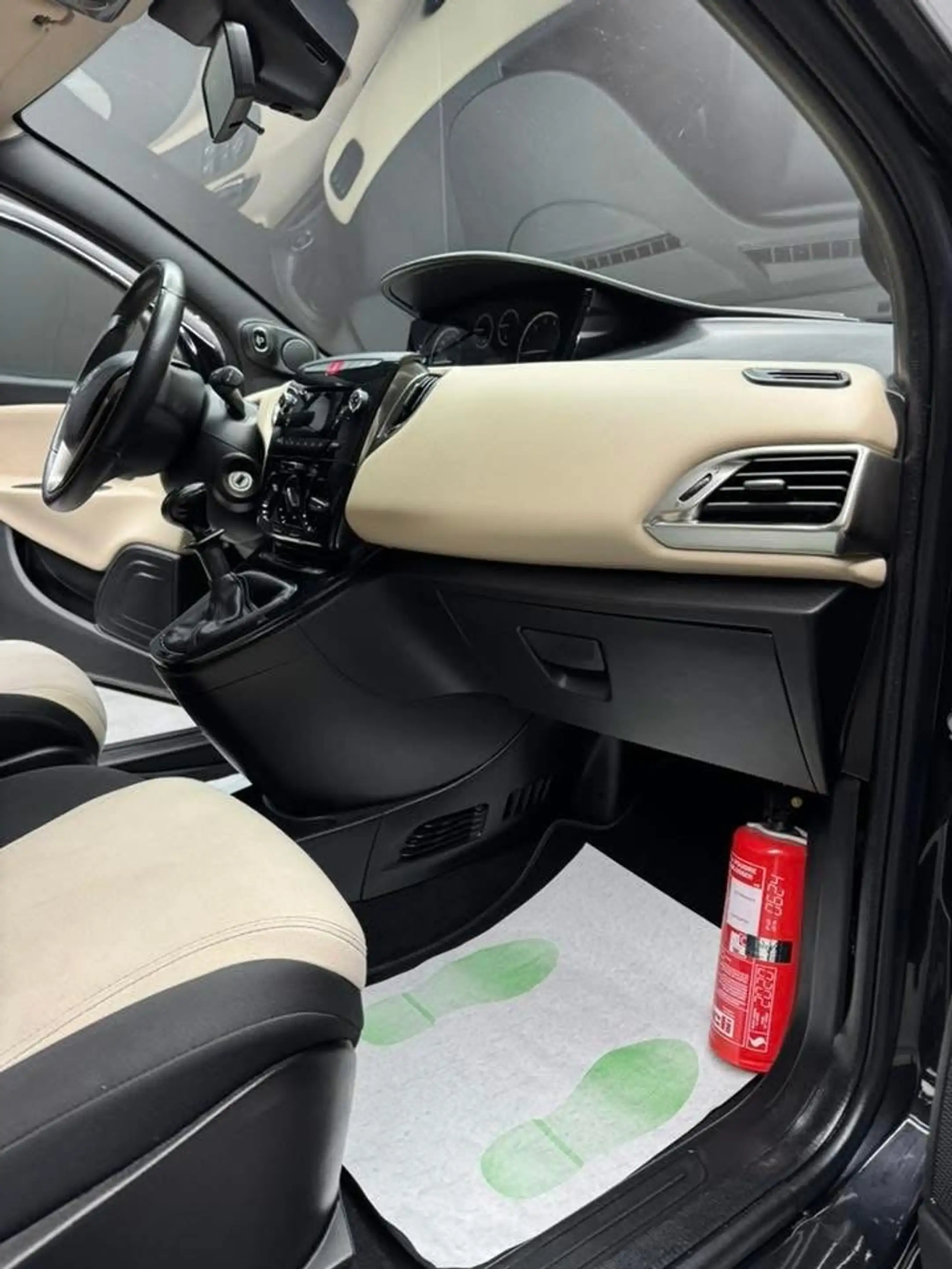 Lancia Ypsilon Ypsilon 1.2i **12 mois de garantie** — photo 11