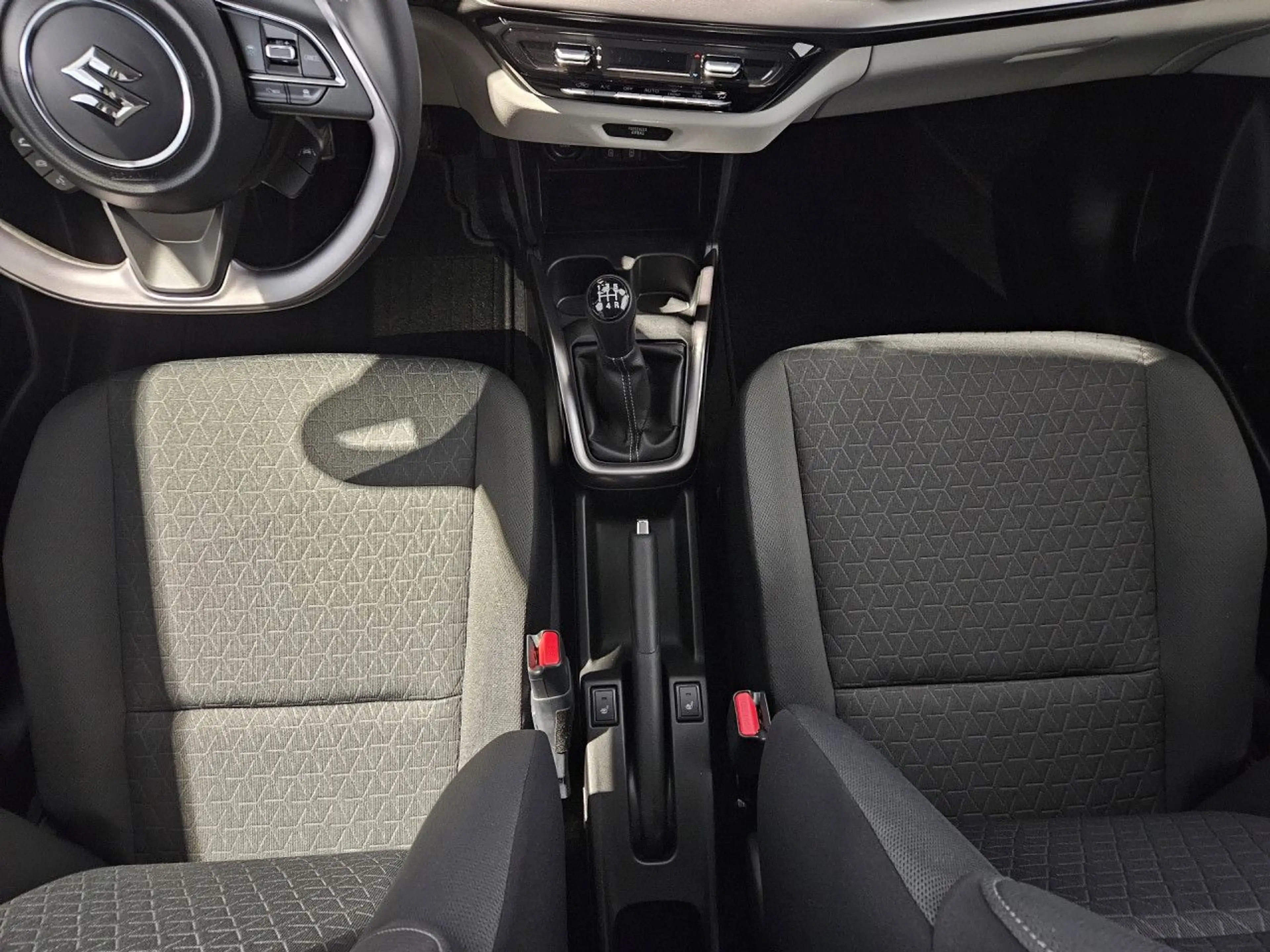 Suzuki Swift 1.2 Hybrid Comfort+ AHK LED ACC Navi  Klimaa — photo 11
