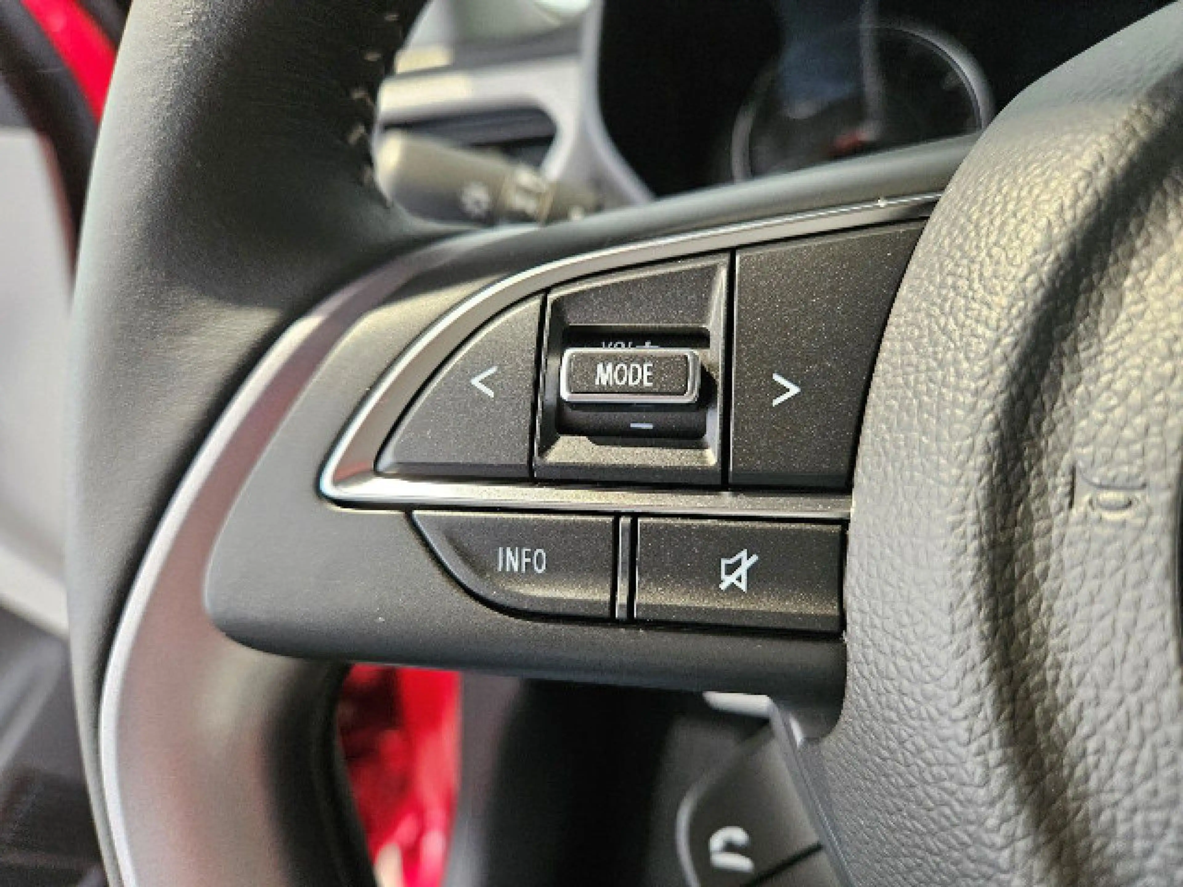 Suzuki Swift 1.2 Hybrid Comfort+ AHK LED ACC Navi  Klimaa — photo 7