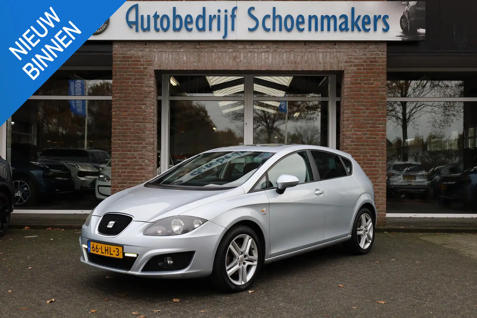 SEAT Leon 1.8 TFSI Style CAMERA CRUISE CARPLAY NAP PANO TREK Gris - 1