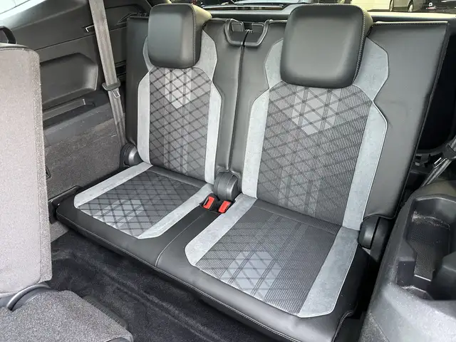 Volkswagen Tiguan Allspace view 12