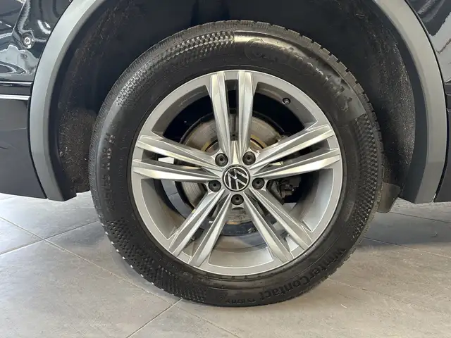 Volkswagen Tiguan Allspace view 3