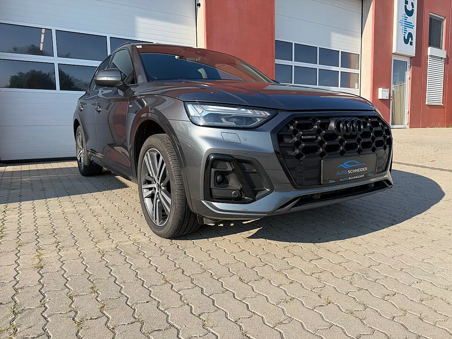 Audi Q5 50 TFSI e PHEV quattro S-line Grau - 2