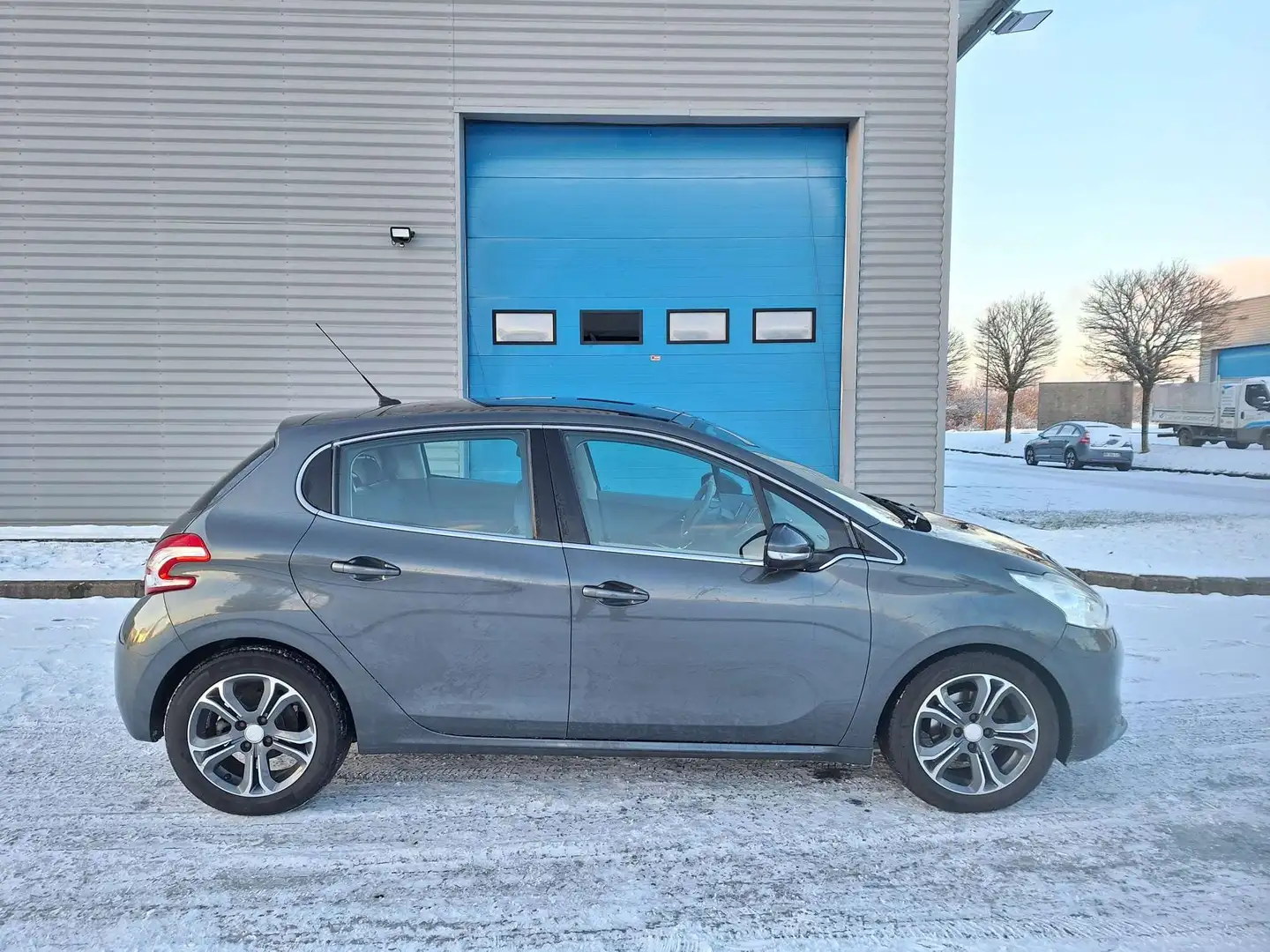 Peugeot 208 1.6 e-HDi 92ch Feline Gris - 2