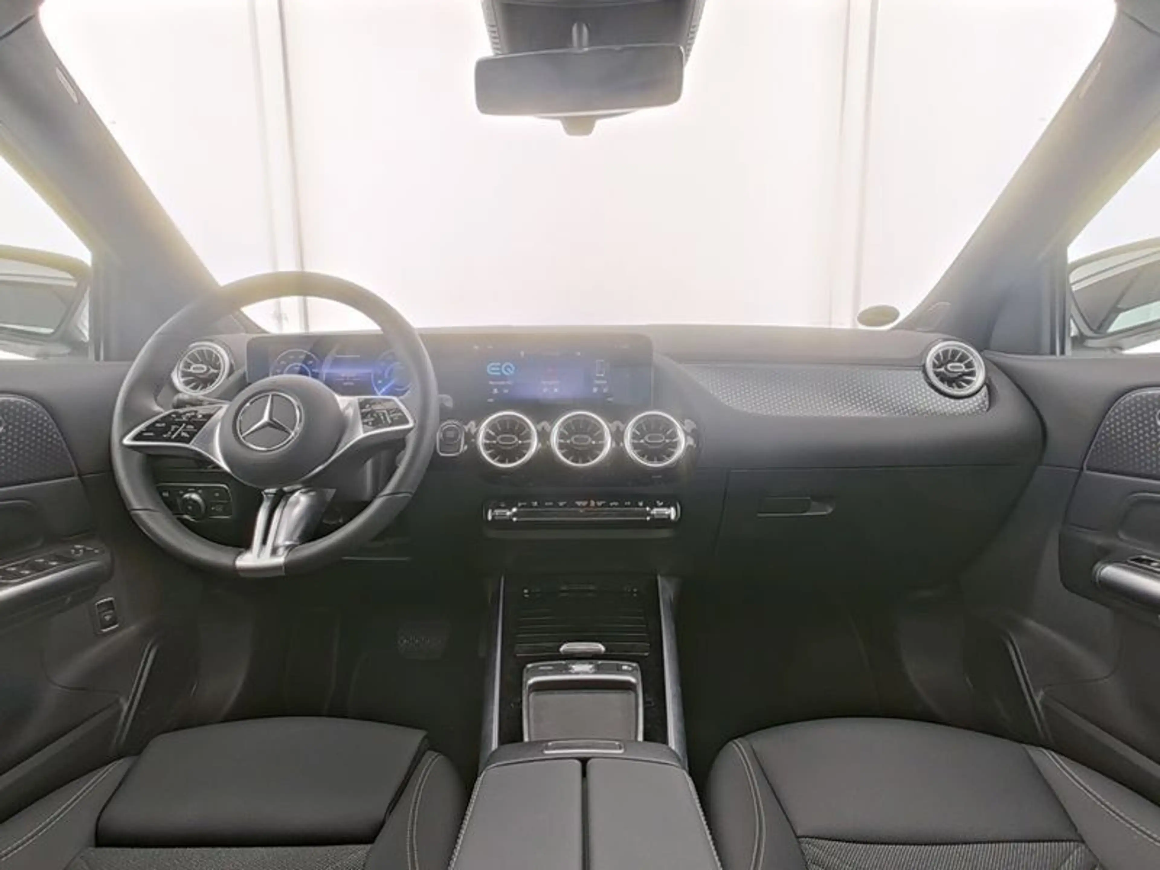 Mercedes-Benz EQA 250+ PROGR-ADV PANO DISTR WINTER KAMERA SPUR — photo 9