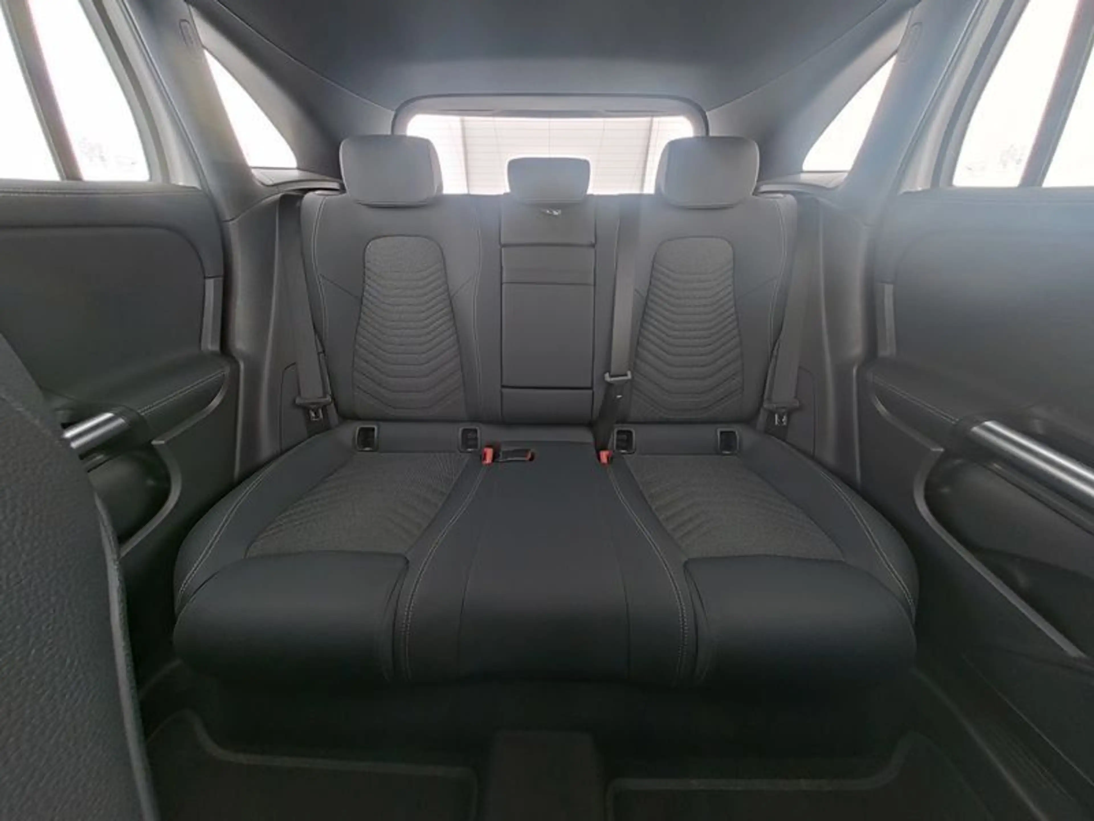 Mercedes-Benz EQA 250+ PROGR-ADV PANO DISTR WINTER KAMERA SPUR — photo 10