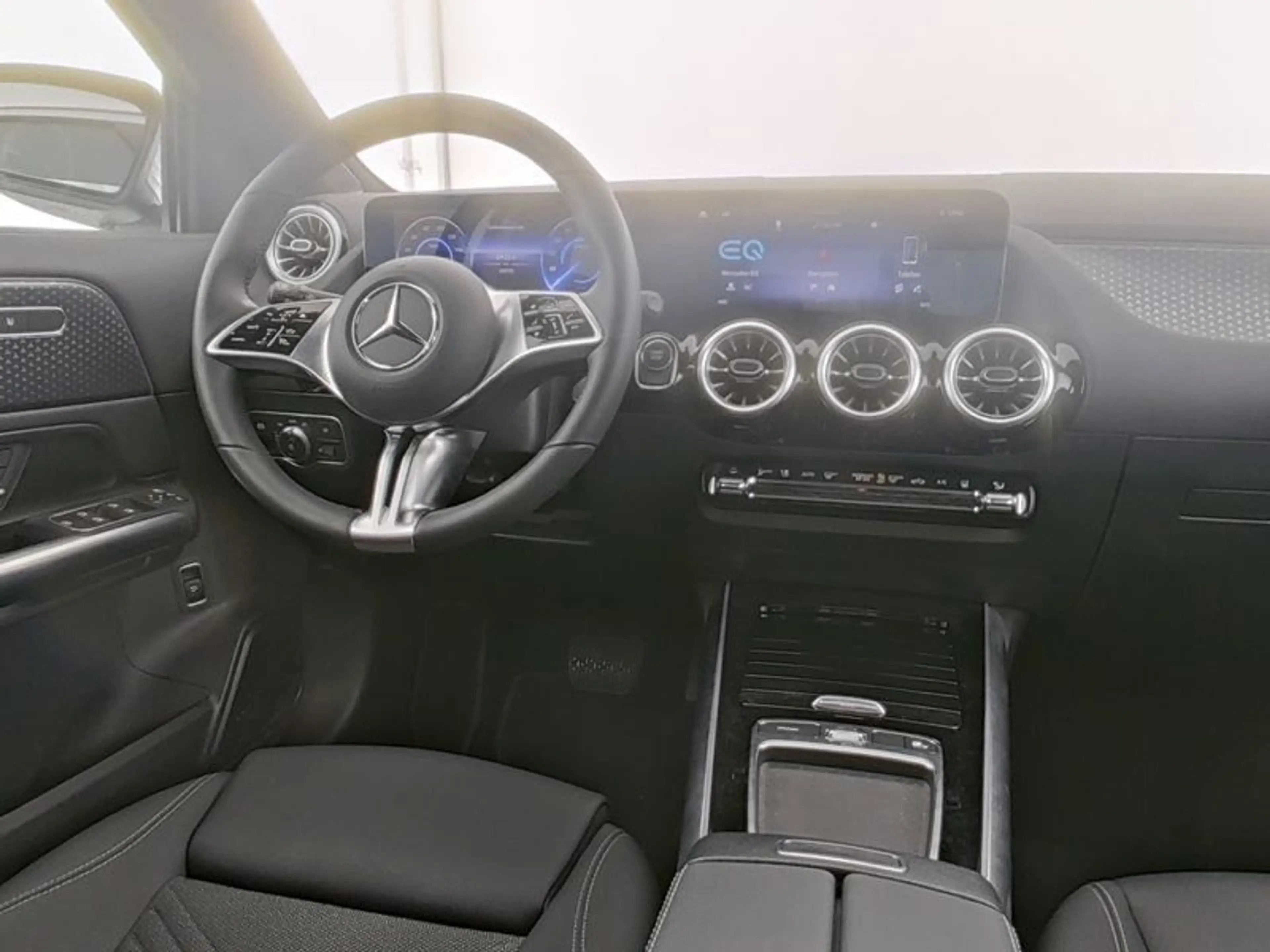Mercedes-Benz EQA 250+ PROGR-ADV PANO DISTR WINTER KAMERA SPUR — photo 8
