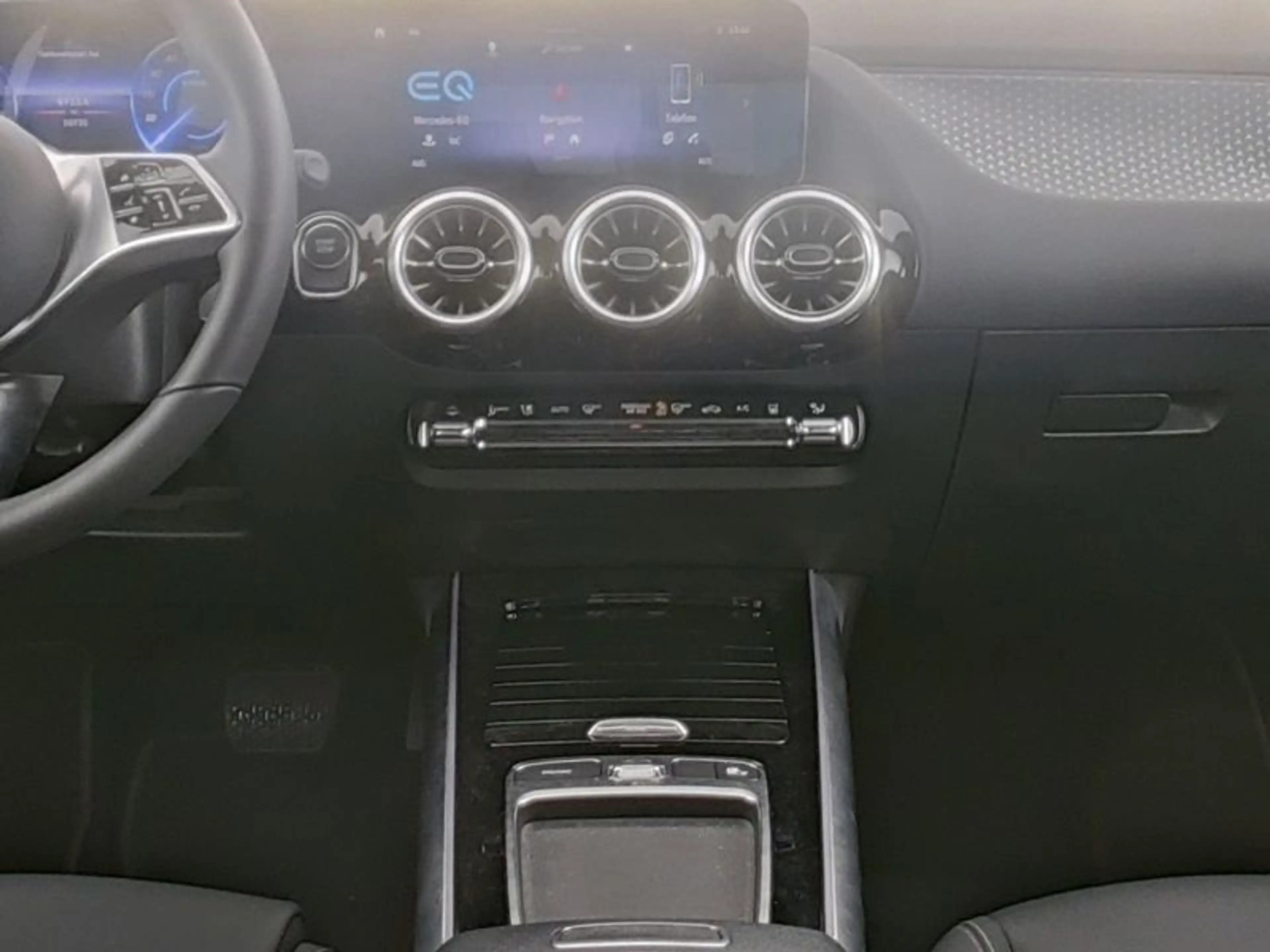 Mercedes-Benz EQA 250+ PROGR-ADV PANO DISTR WINTER KAMERA SPUR — photo 7