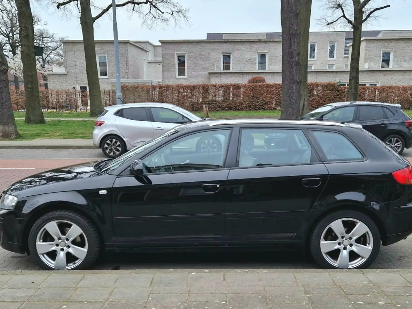 Audi A3 2.0 FSI Attraction Pro Line Zwart - 2